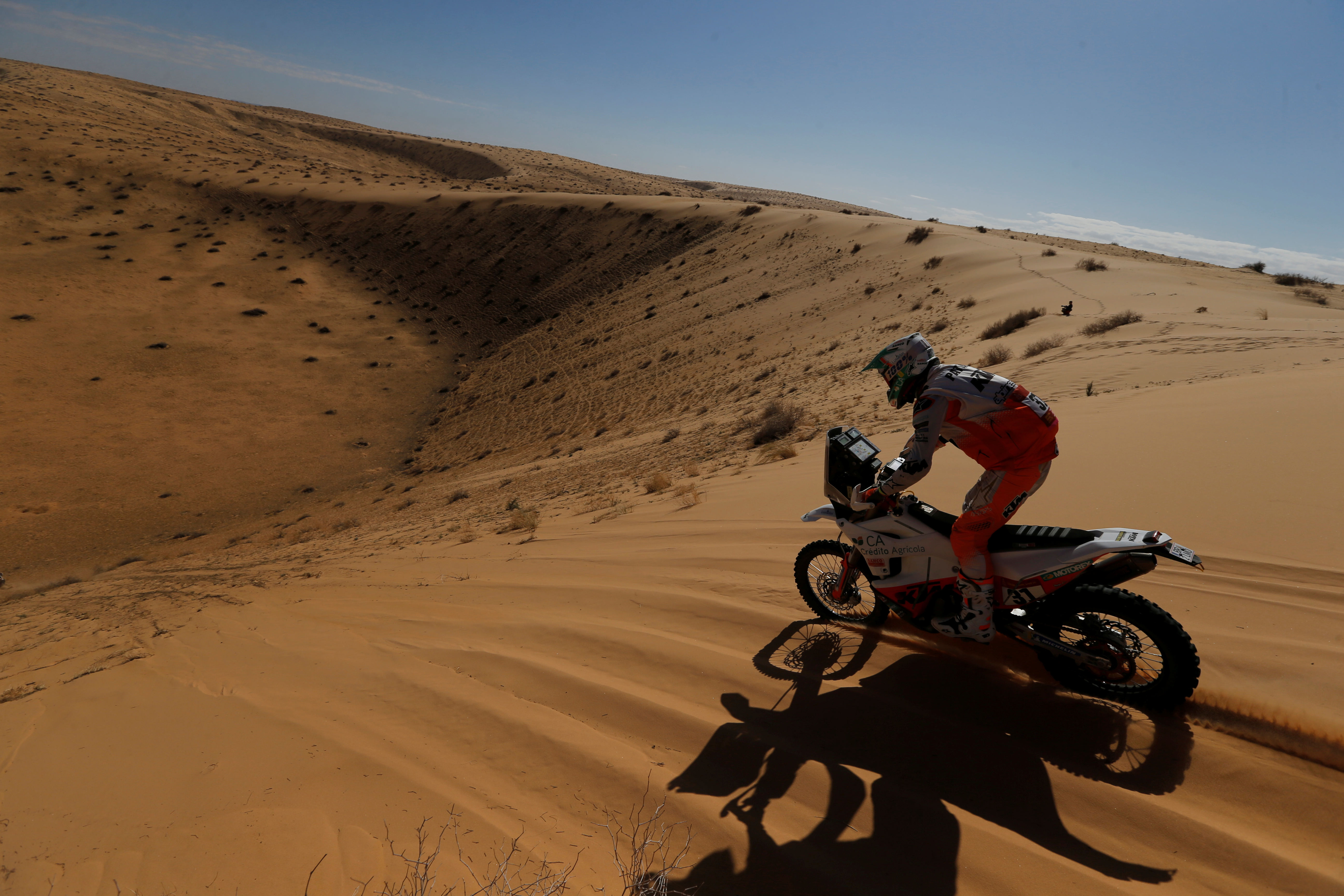 En motos, el australiano Toby Price (KTM) fue el ganador de la etapa. El último campeón de la prueba, que ya se impuso en la etapa inaugural, llegó a la meta con 1 minuto y 12 segundos de ventaja sobre el chileno Pablo Quintanilla y 2 minutos y 31 segundos sobre el estadounidense Andrew Short, los dos pilotos de Husqvarna