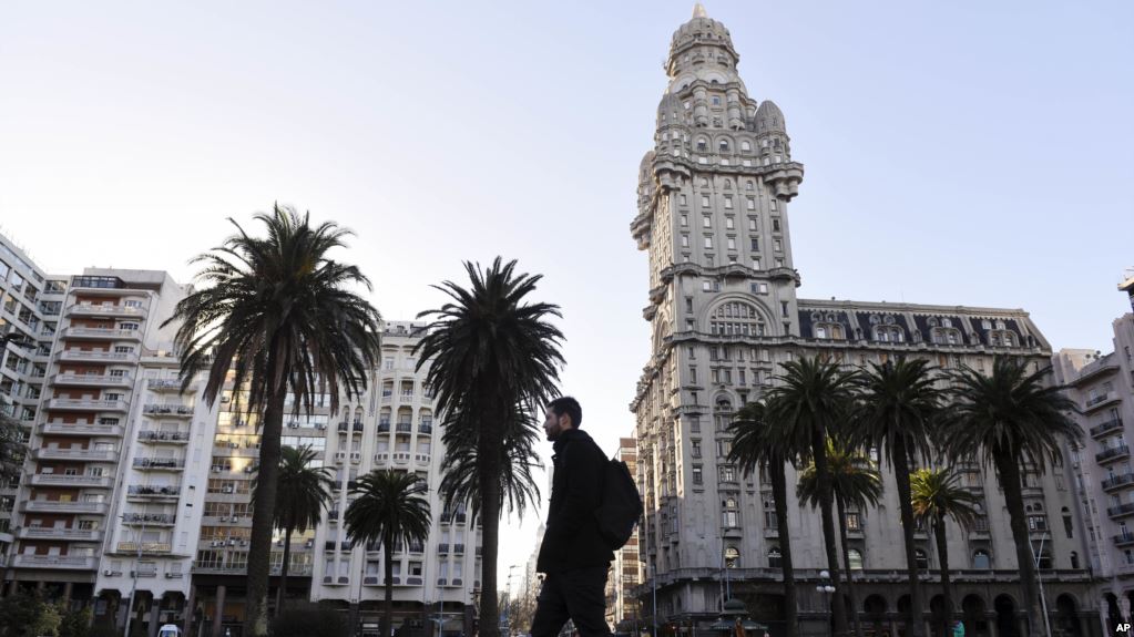 Montevideo también recibió más visitantes de la Argentina (AP)