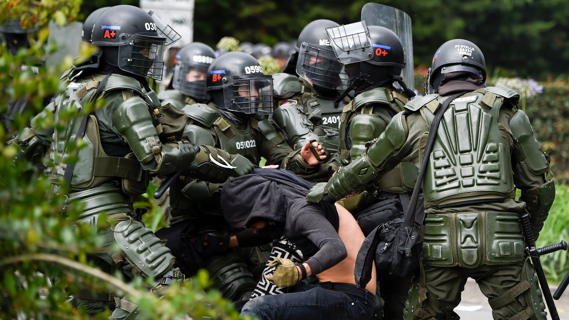 EDITORS NOTE: Graphic content / Riot police detain a demonstrator in Bogota, on November 21, 2019, during a nationwide strike called by students, unions and indigenous groups to protest against the government of Colombia's President Ivan Duque. (Photo by JUAN BARRETO / AFP)