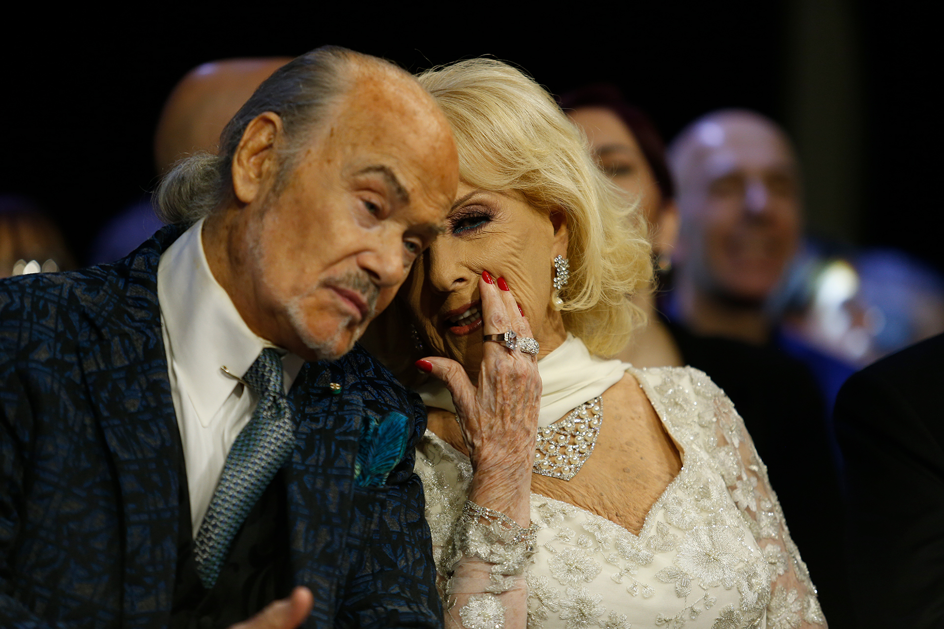 Secretos y más secretos. Mirtha y Gino Bogani durante la ceremonia comentaron cada una de las premiaciones. ¿Qué habrán dicho?