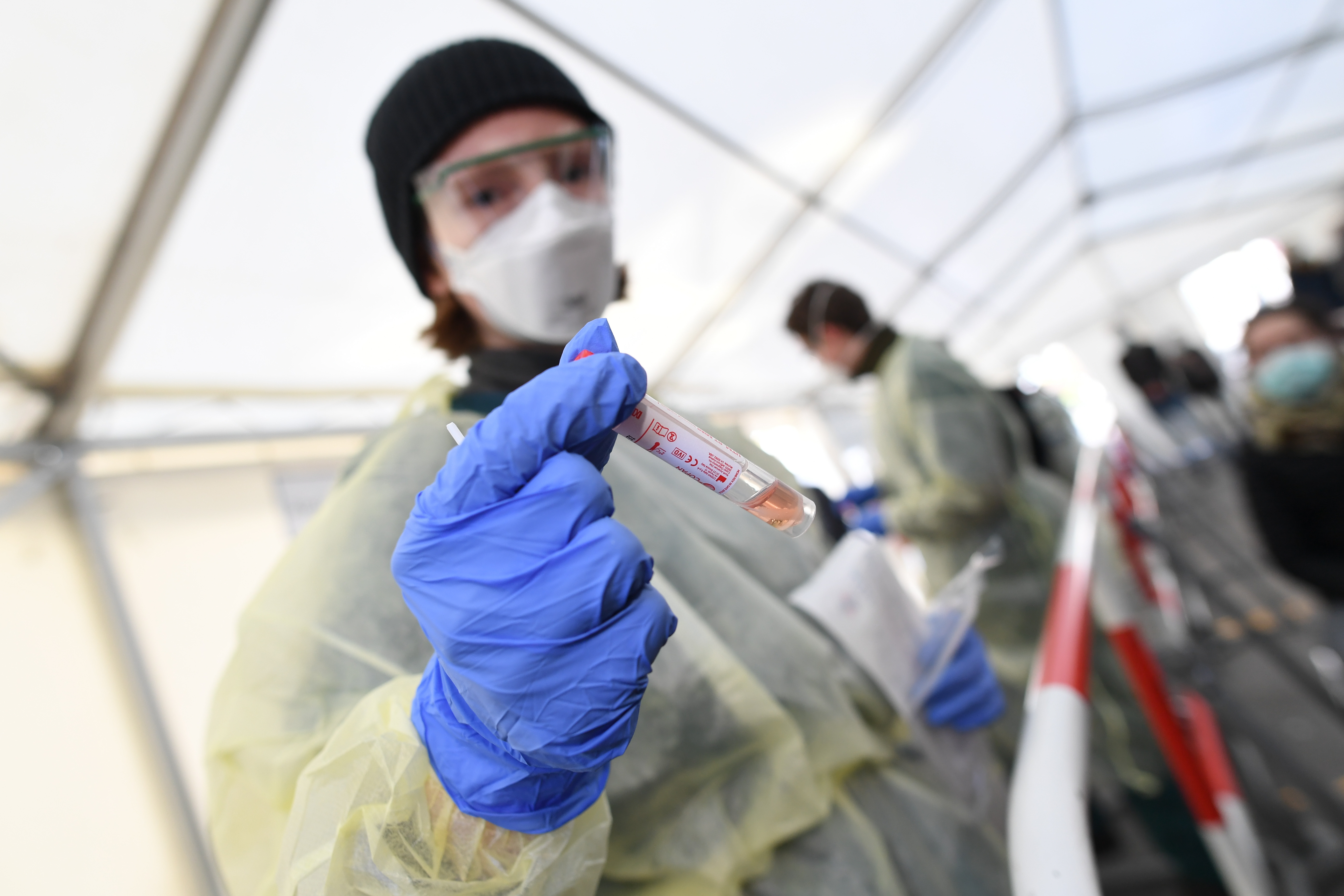 La experiencia de Corea del Sur muestra que “la capacidad diagnóstica a escala es clave para el control de epidemias” (REUTERS)