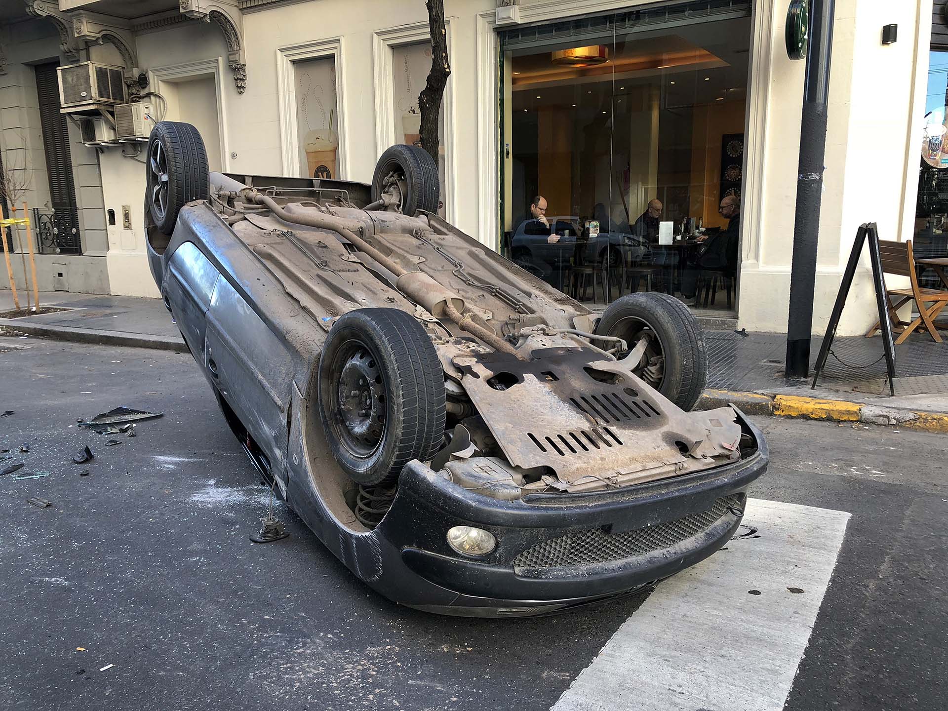 Una vez en Medrano y Bulnes, donde en la esquina hay una reconocida cafetería: