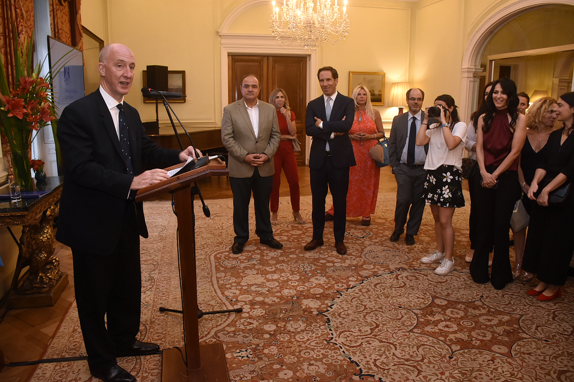 El embajador británico Mark Kent abrió las puertas de su Residencia para la presentación de Infinity Hill, la productora con sedes en Los Ángeles, Londres y Buenos Aires de Cindy Teperman, Axel Kuschevatzky y Phin Glynn
