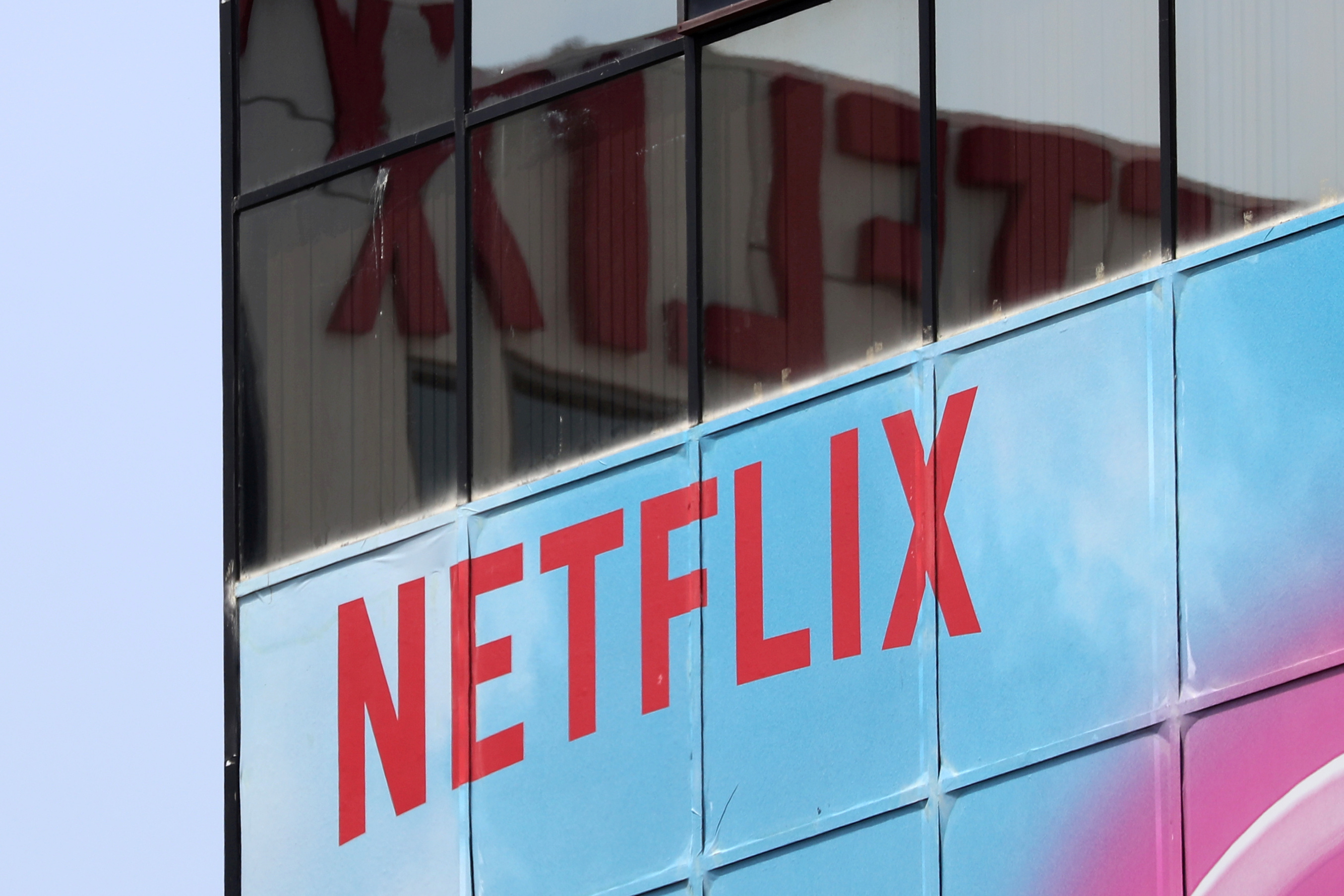 Netflix y otras empresas tecnológicas cambiarán Hollywood en breve. (REUTERS/Lucy Nicholson)