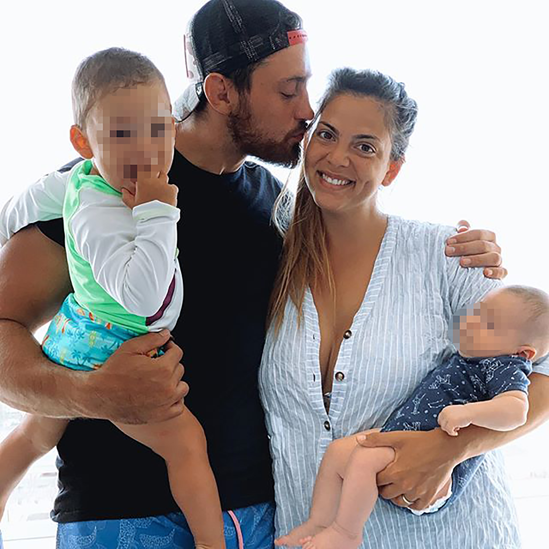 Belu Lucius junto a Javier Ortega Desio y sus hijos Juan Bautista y Benjamín (Foto: Twitter @belulucius)