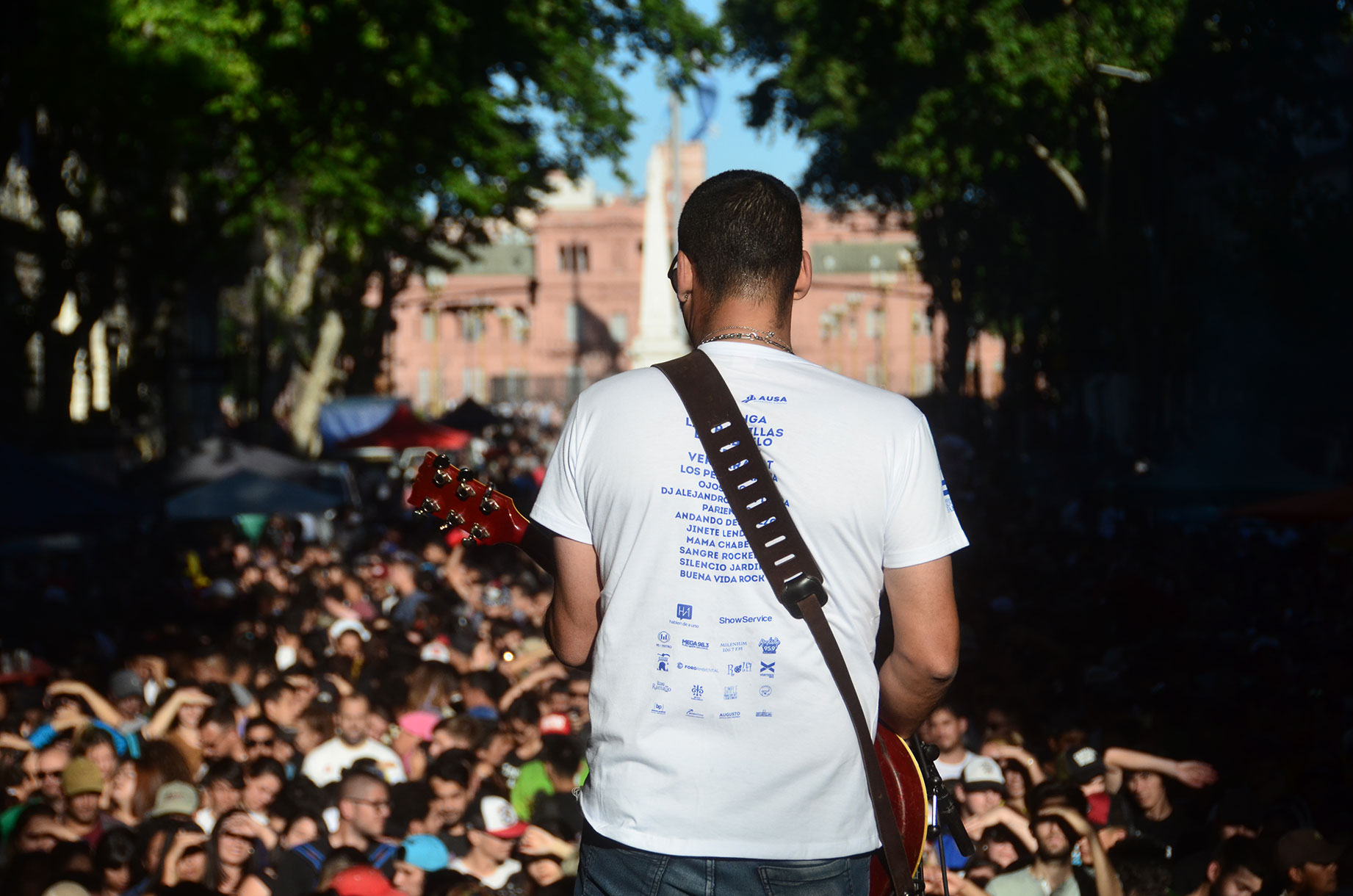 El punto de inicio fue en Plaza de Mayo (Av. De Mayo y Bolívar) hasta Callao y Av. Córdoba, por el escenario móvil pasaron más de una docena de bandas que llevaron todo el rock por las calles del centro de Buenos Aires