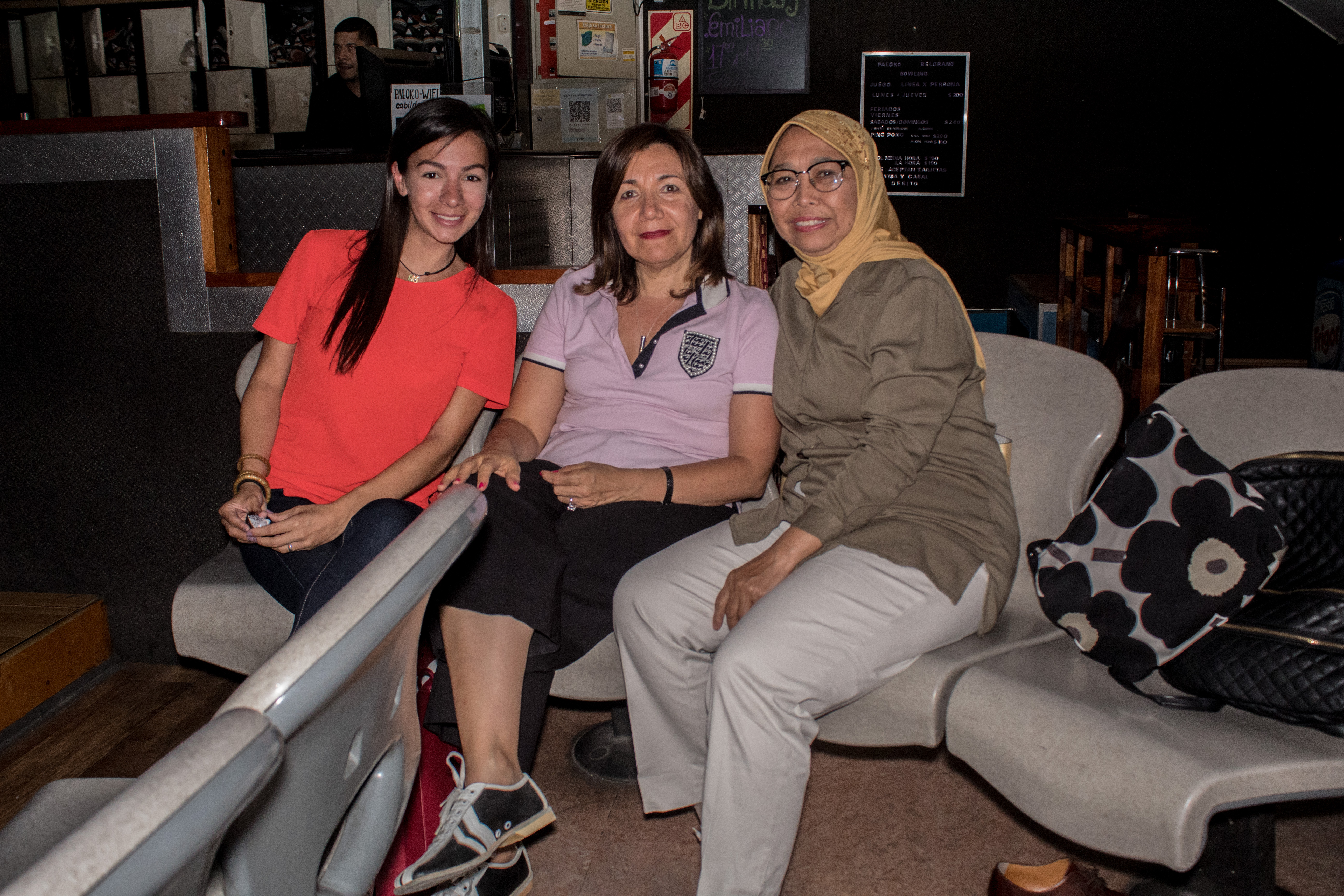 Chiqui Calzadilla junto a la ex embajadora argentina en Qatar y a la embajadora de Indonesia en nuestro país