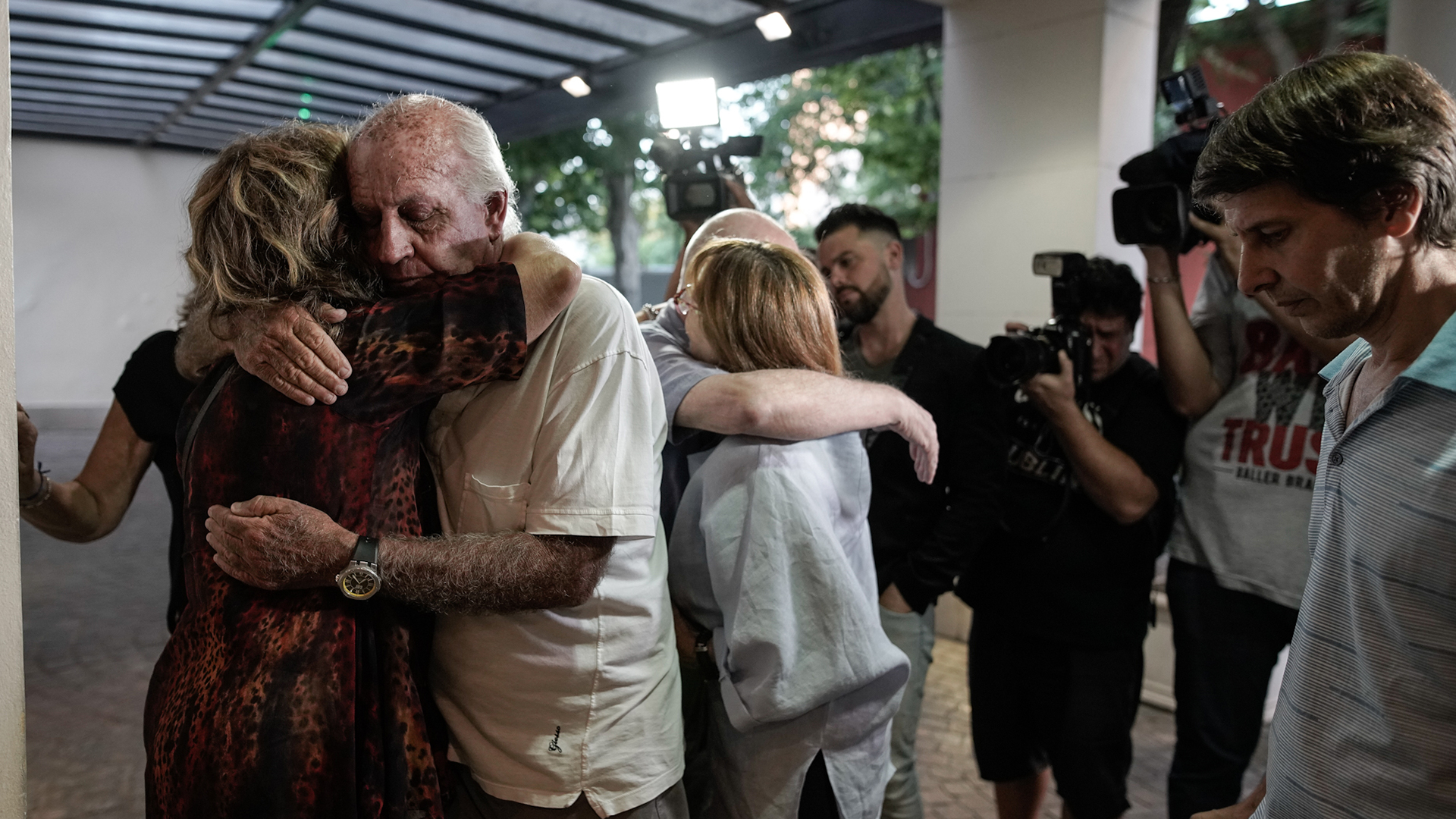 El dolor de familiares y amigos de Santiago