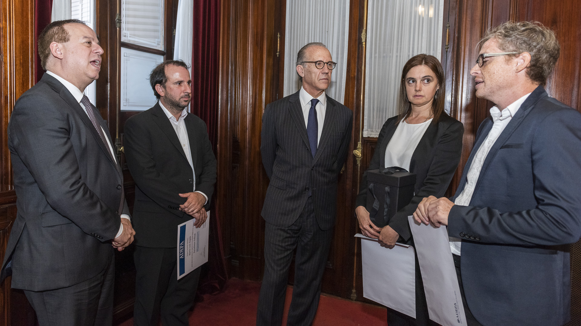 La entrega se realizó en el palacio del máximo Tribunal. “Recuperar la idea de una objetividad razonable es de indiscutible importancia hoy. El periodismo es el principal canal para la gestación de una opinión pública que permita a la ciudadanía tomar decisiones, y en especial decisiones políticas, debidamente informadas. El periodismo es un modo de controlar a los poderosos y al poder. Y sin objetividad no hay control”, concluyó Rosenkrantz