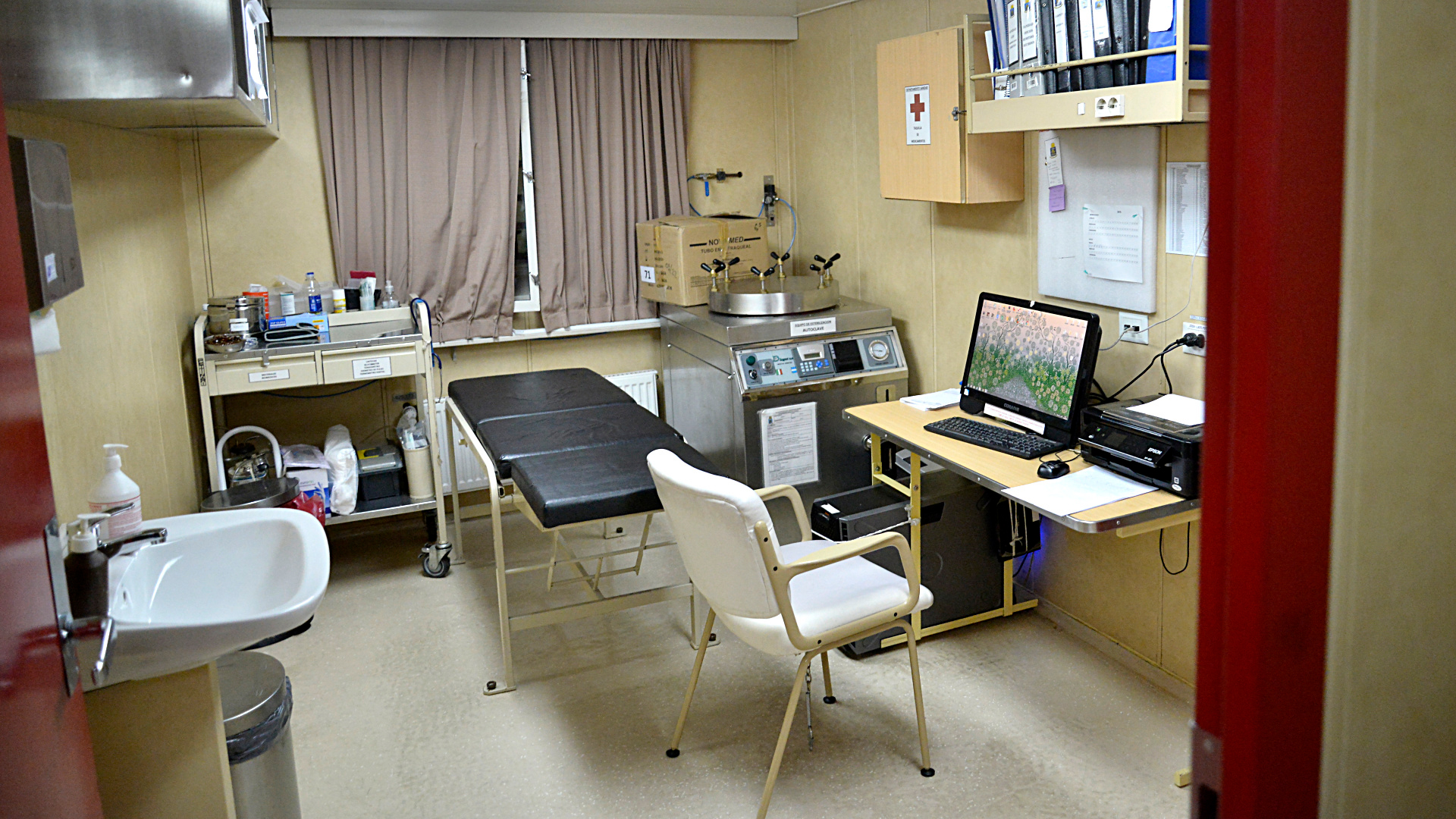 El buque también cuenta con servicios médicos a bordo