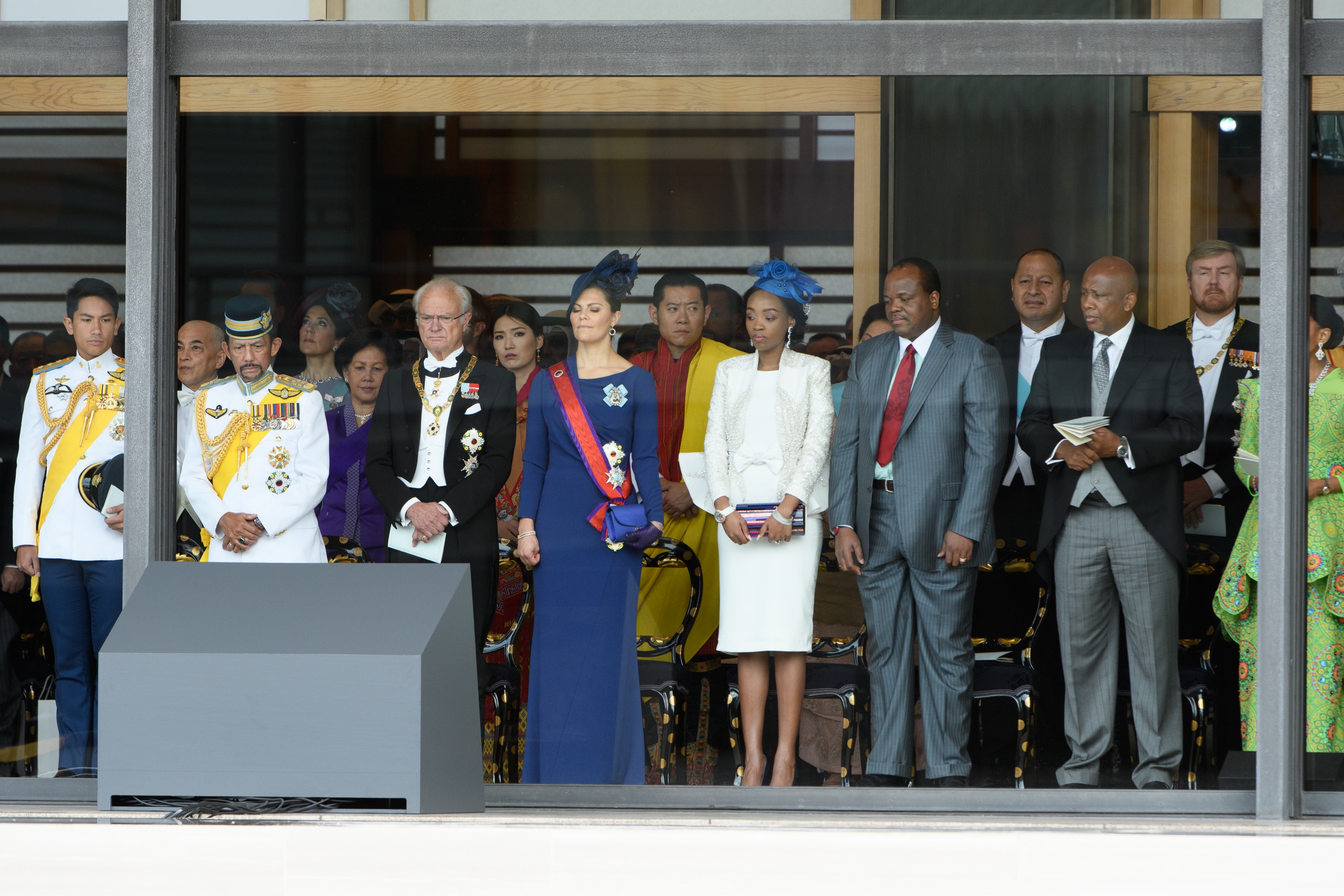 Dignatarios extranjeros y representantes del gobierno asisten a la ceremonia de entronización (AFP)