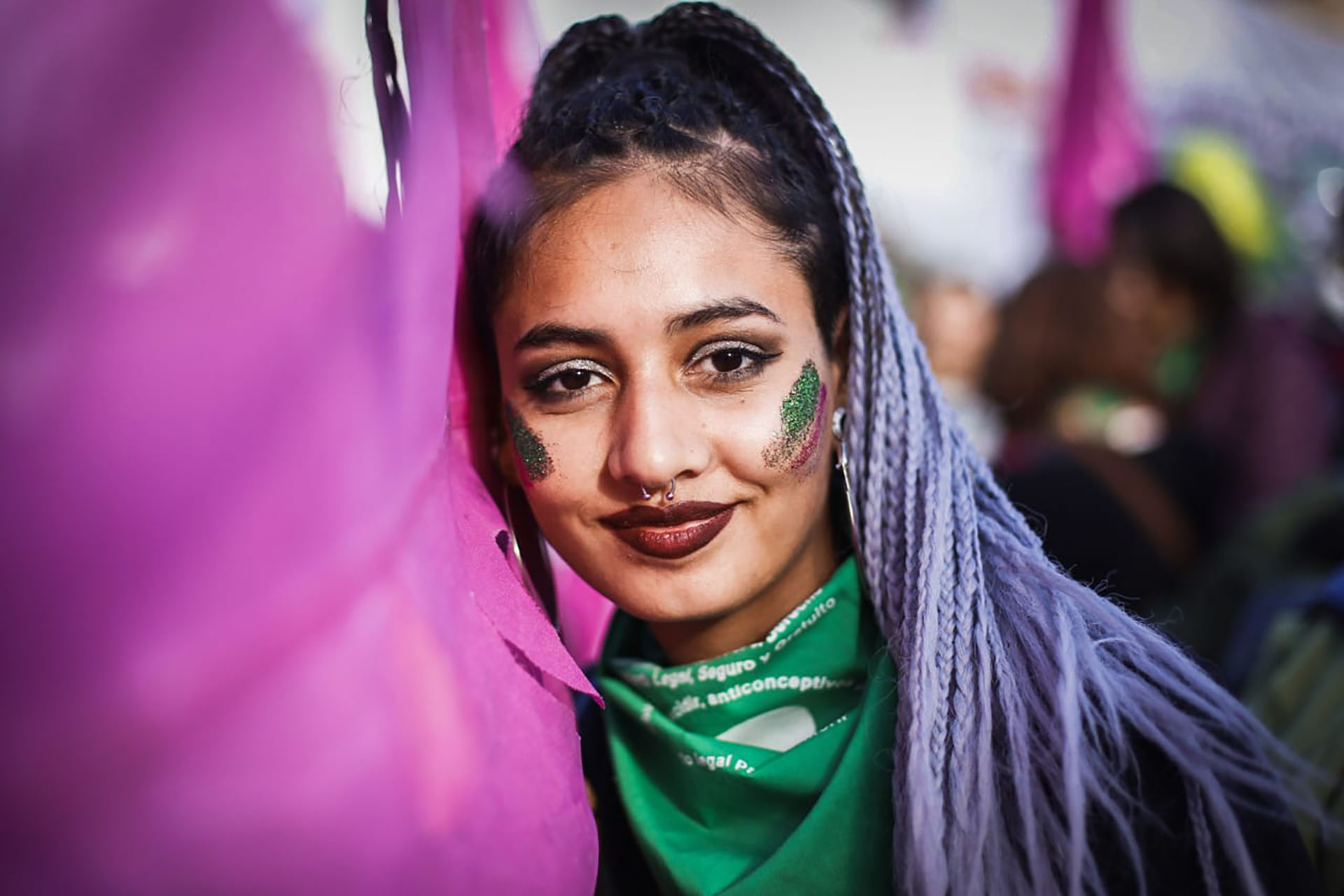 Glitter, brillos y alegría durante la marcha