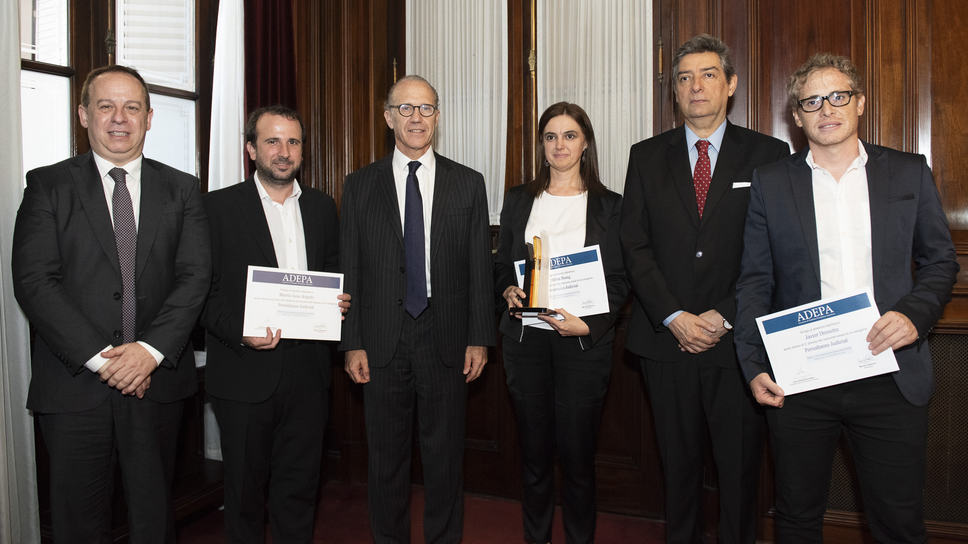 Martín Angulo de Infobae, Silvia Silvia Stang de La Nación y Javier Drovetto de Red/acción, cada uno con sus premios