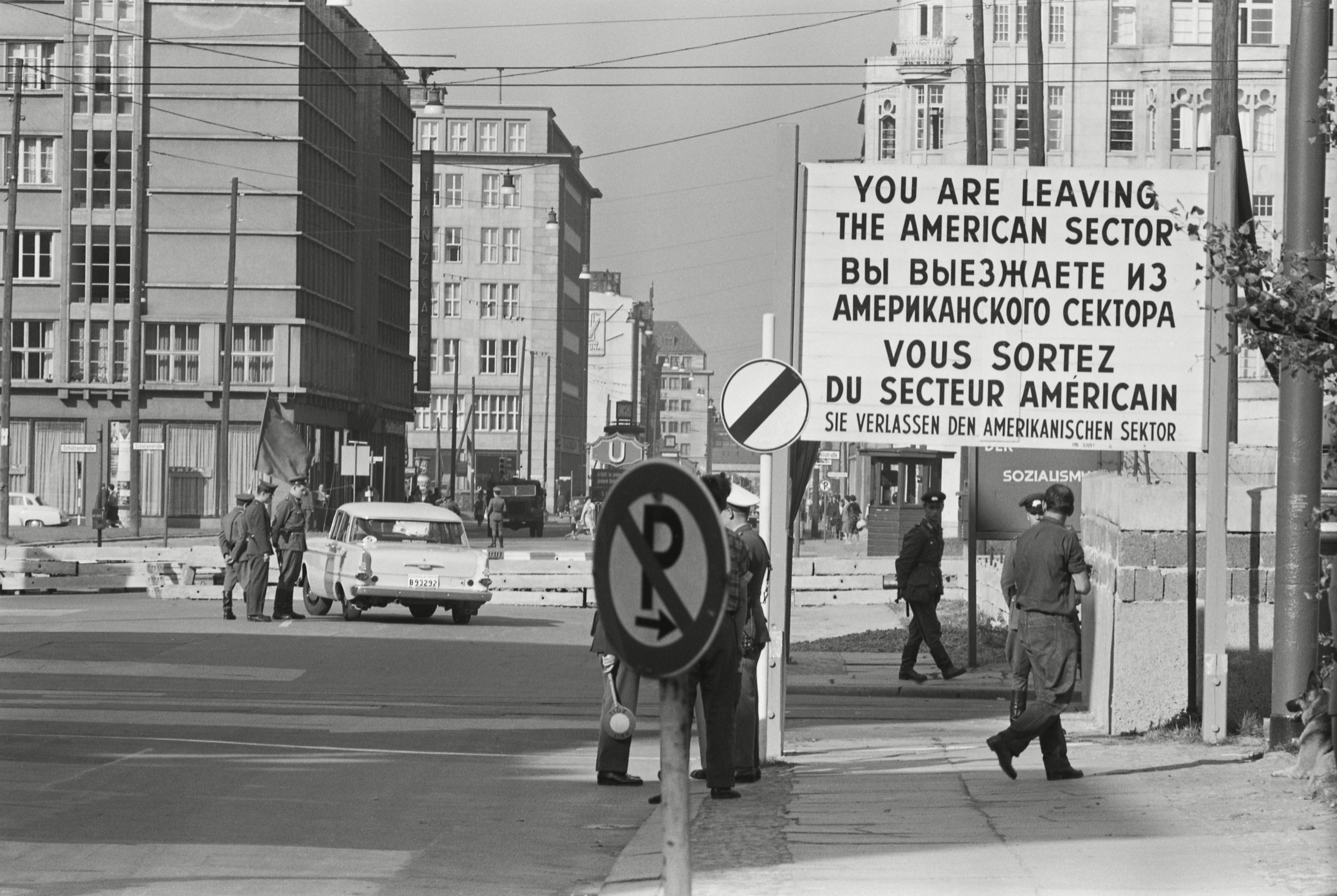 Puesto de control en Berlín occidental en octubre de 1961.