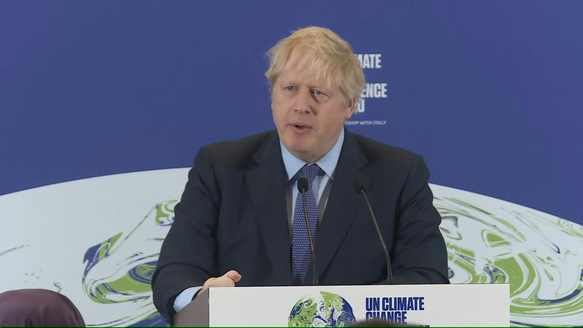 Londres prohibirá a partir de 2035 vender vehículos nuevos con motores a gasolina o diésel, incluidos los híbridos, en el marco de sus esfuerzos por alcanzar la neutralidad de carbono, anunció el martes el primer ministro Boris Johnson en la presentación de la COP26.