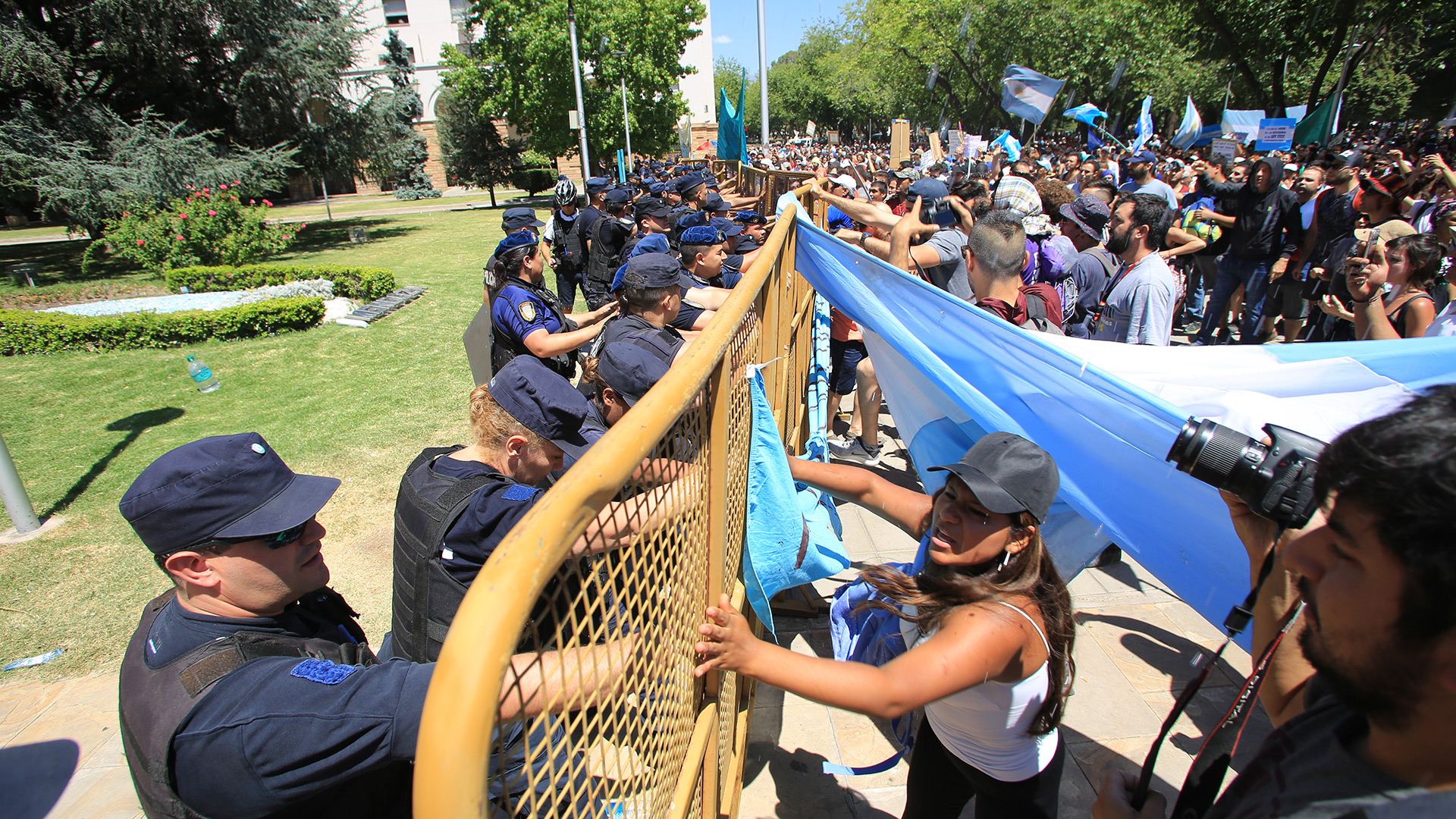 Los manifestantes llegaron desde distintos puntos de la provincia de Mendoza.