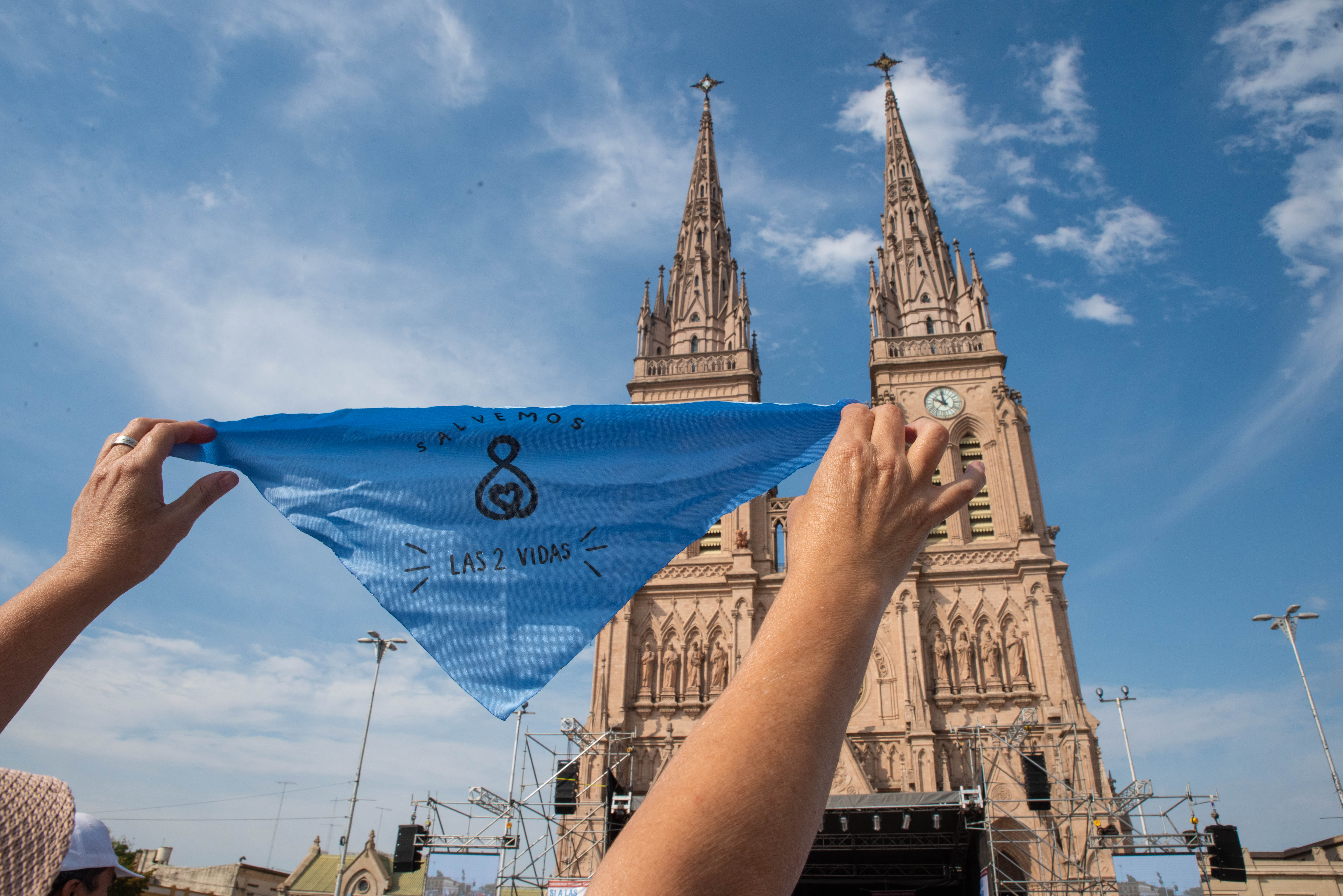 La Iglesia destacó este domingo que "millones de argentinos tienen la profunda convicción de que hay vida desde la concepción”