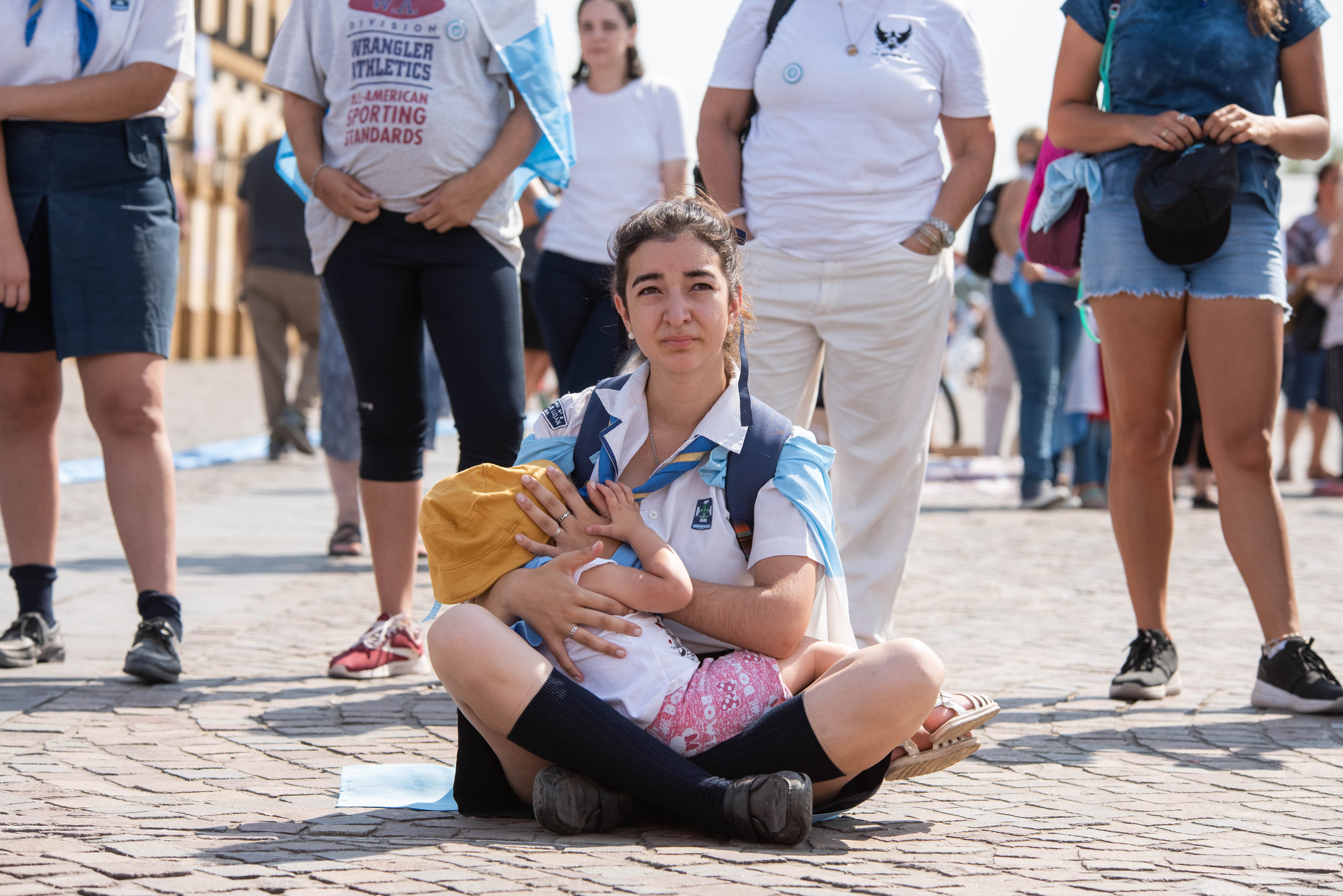 La llegada de los fieles a la Misa por las Mujeres y por la Vida - Luján 8 de Marzo