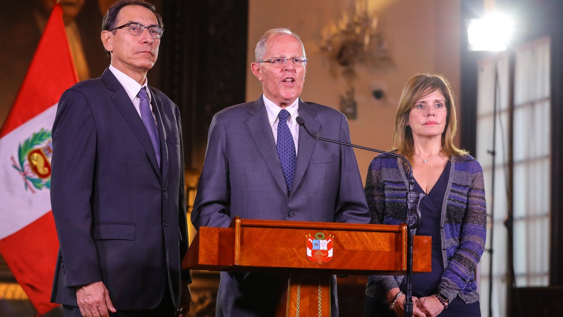 Pedro Pablo Kuczynski junto a Martín Vizcarra y Mercedes Aráoz durante un discurso en el Palacio Presidencial (Reuters)