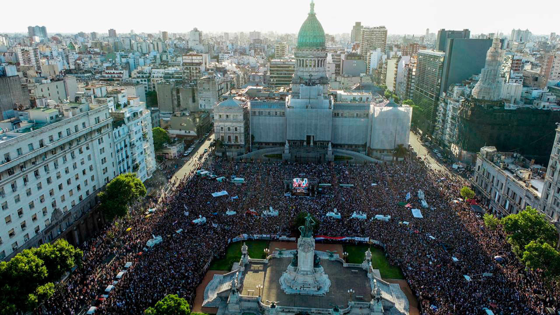 Miles de personas se movilizaron hasta la Plaza del Congreso