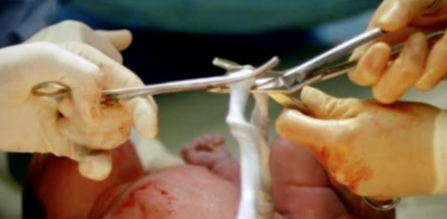 La bebé llamada Lucy nació sana sin coronavirus, ambas se encuentran aisladas en un hospital privado Foto: (captura de pantalla Noticieros Televisa)