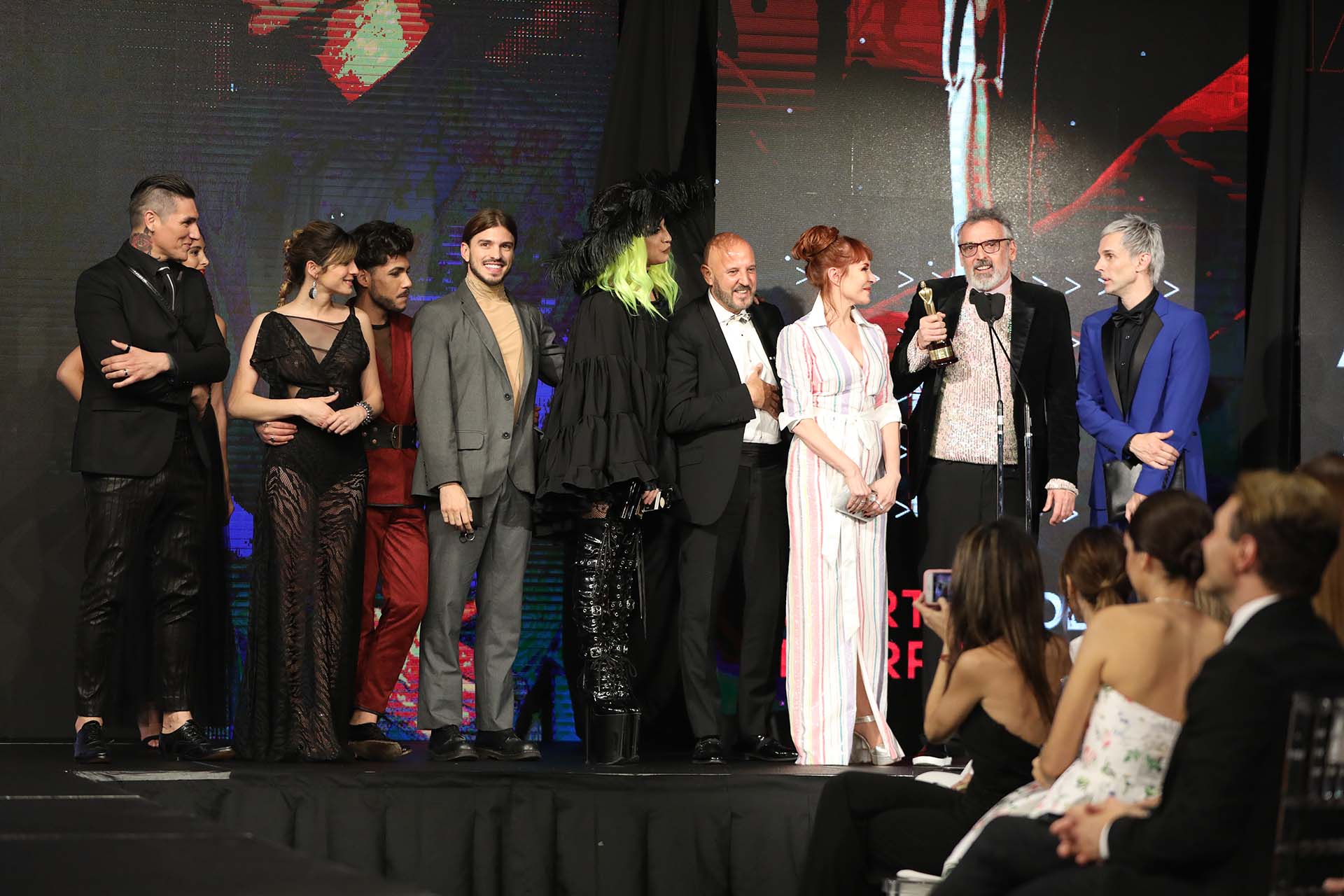Los diseñadores de Corte y Confección sobre el escenario. destacaron que la moda argentina vuelva a tener protagonismo con estos premios