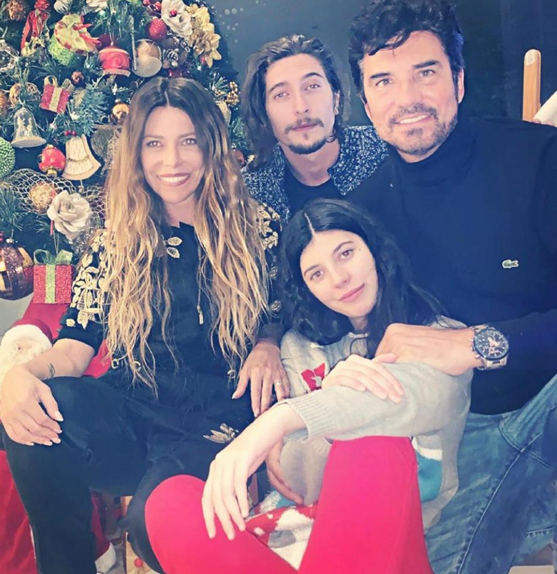 Mónica Ayos junto a Diego Olivera y sus hijos Victoria y Federico