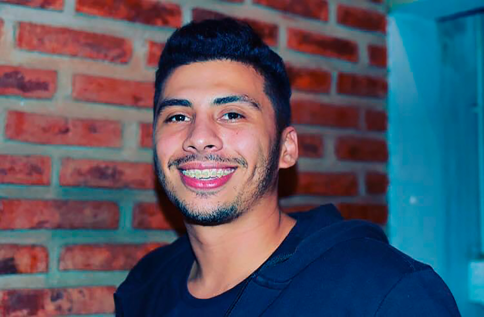 Lo acusaron de haber vuelto de viaje y haber infectado a todo el barrio y lo amenazaron de muerte.