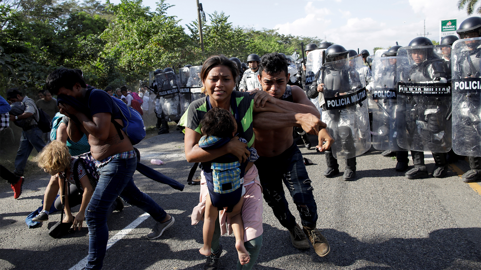Con equipo antimotines los integrantes de la caravana migrantes fueron dispersados por la Guardia Nacional (Foto: Andrés Martínez Casares/Reuters)
