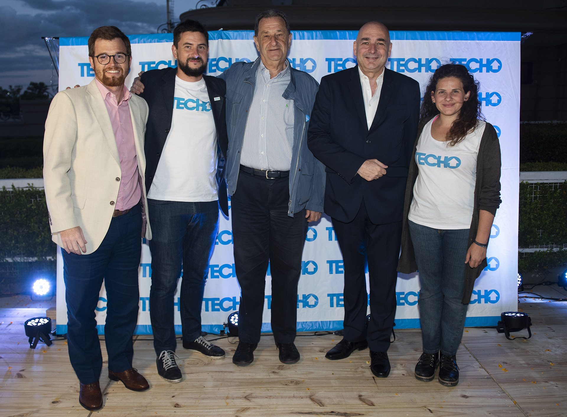 Nicolás Massot y Virgilio Gregorini junto al economista Bernardo Kosacoff; el ex director de la Dirección Nacional Electoral, Alejandro Tullio; y Gabriela Arrastúa