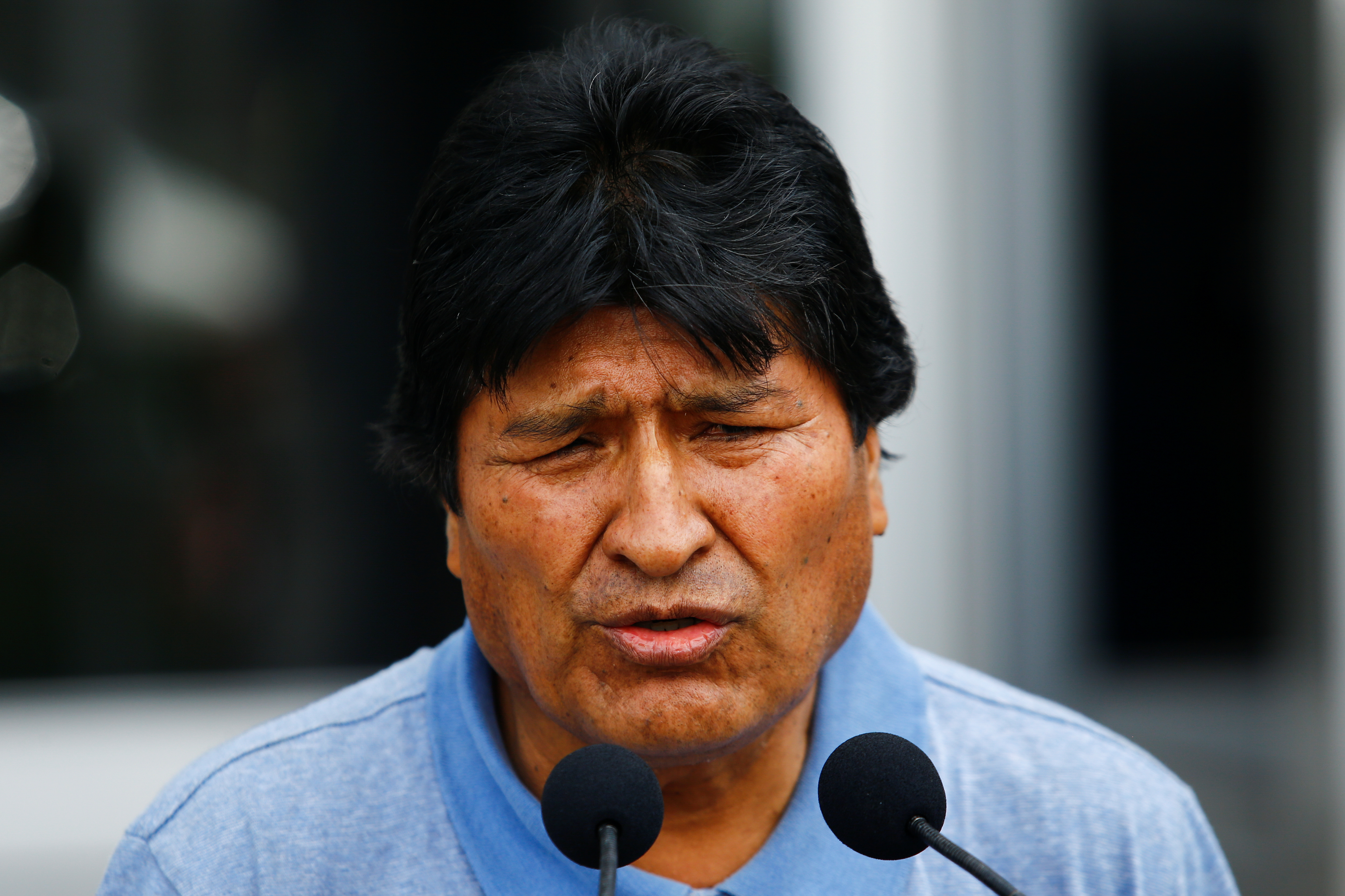 Evo Morales llegó a México esta mañana y fue recibido por Marcelo Ebrard. (Foto: REUTERS)