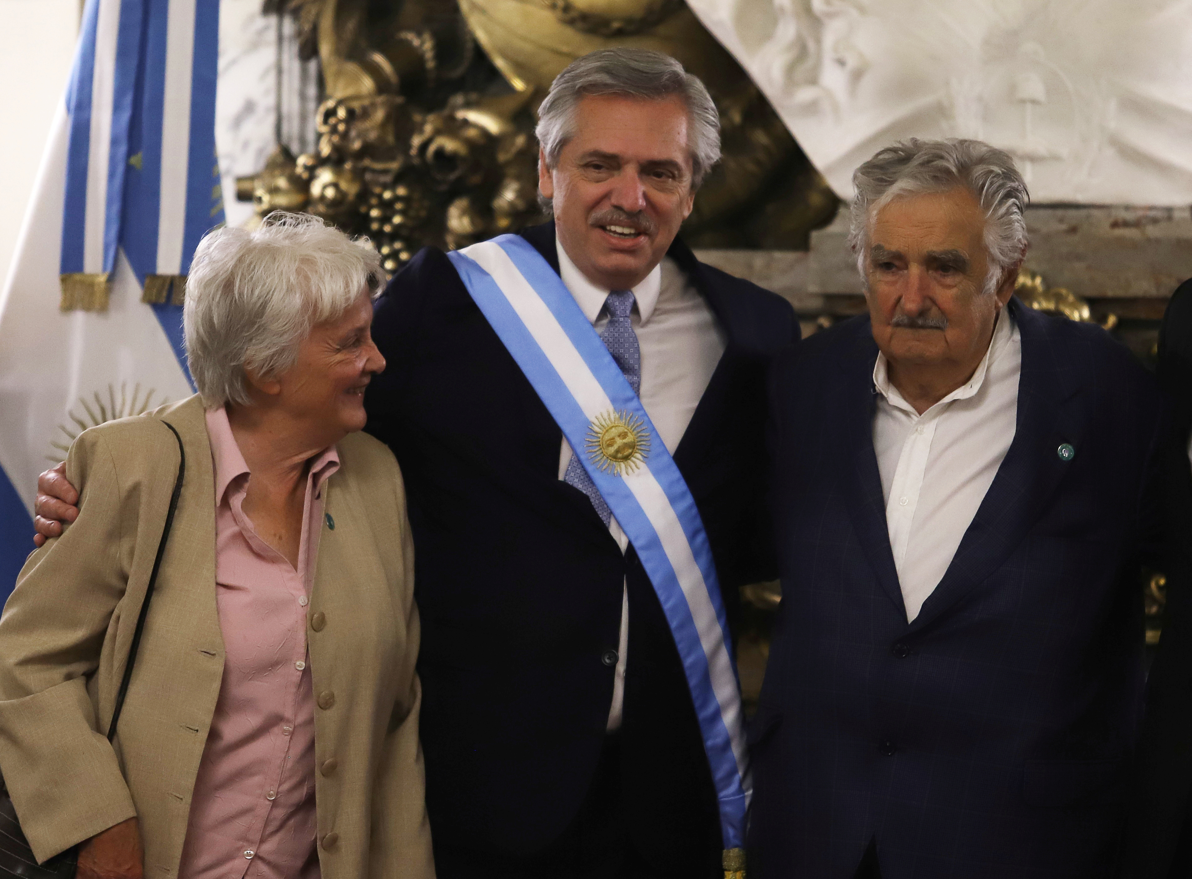 El presidente Alberto Fernández junto al ex mandatario de Uruguay José Pepe Mujica