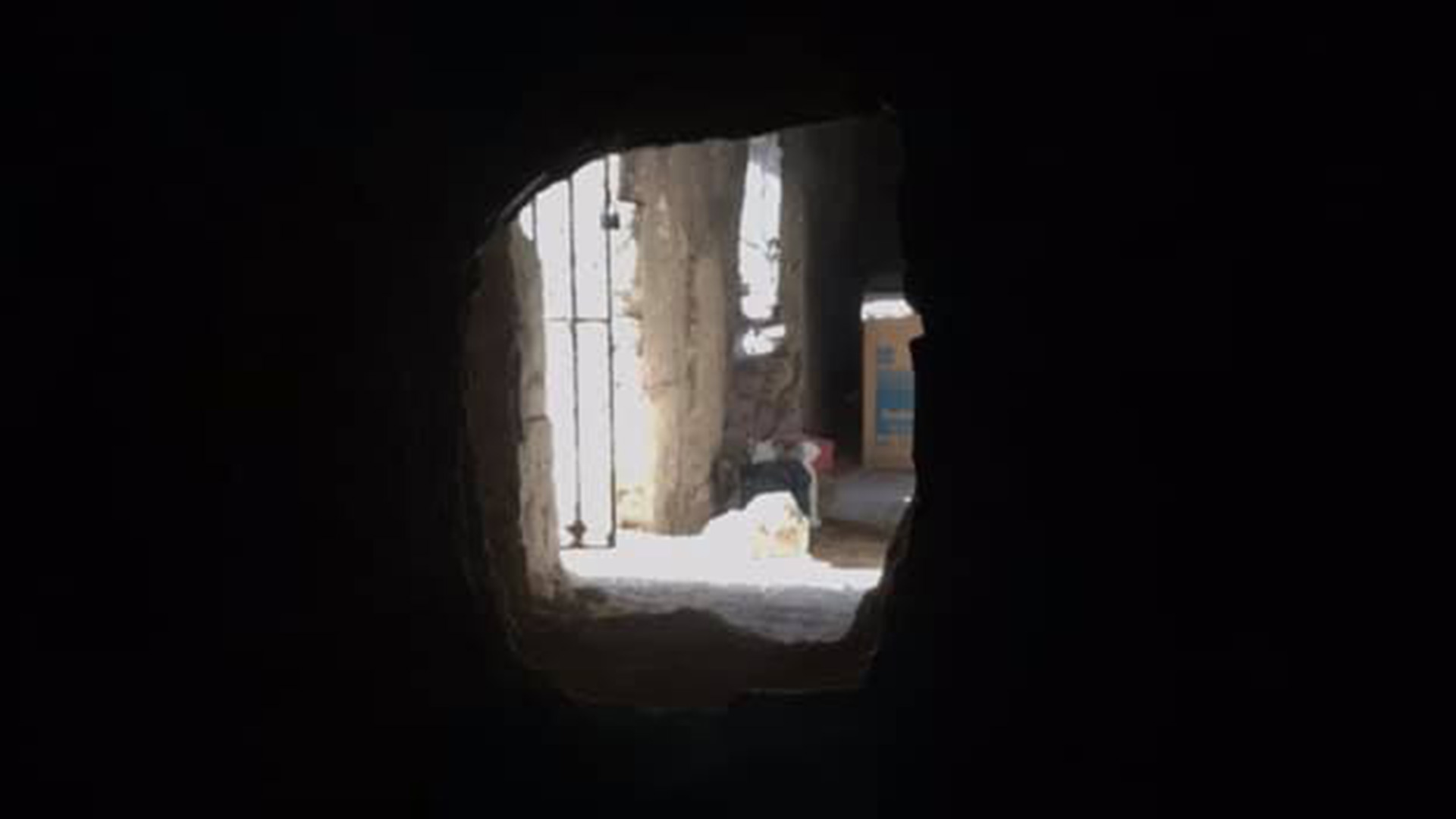 Los investigadores accedieron a través de un hueco en una tumba vecina