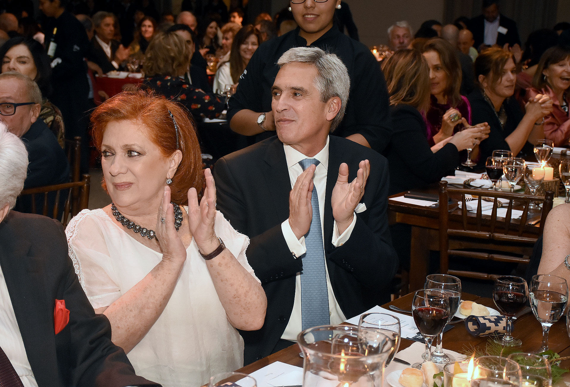 La presidente de ALPI, Teresa González Fernández, junto al embajador de Perú en la Argentina, Peter Camino Cannock