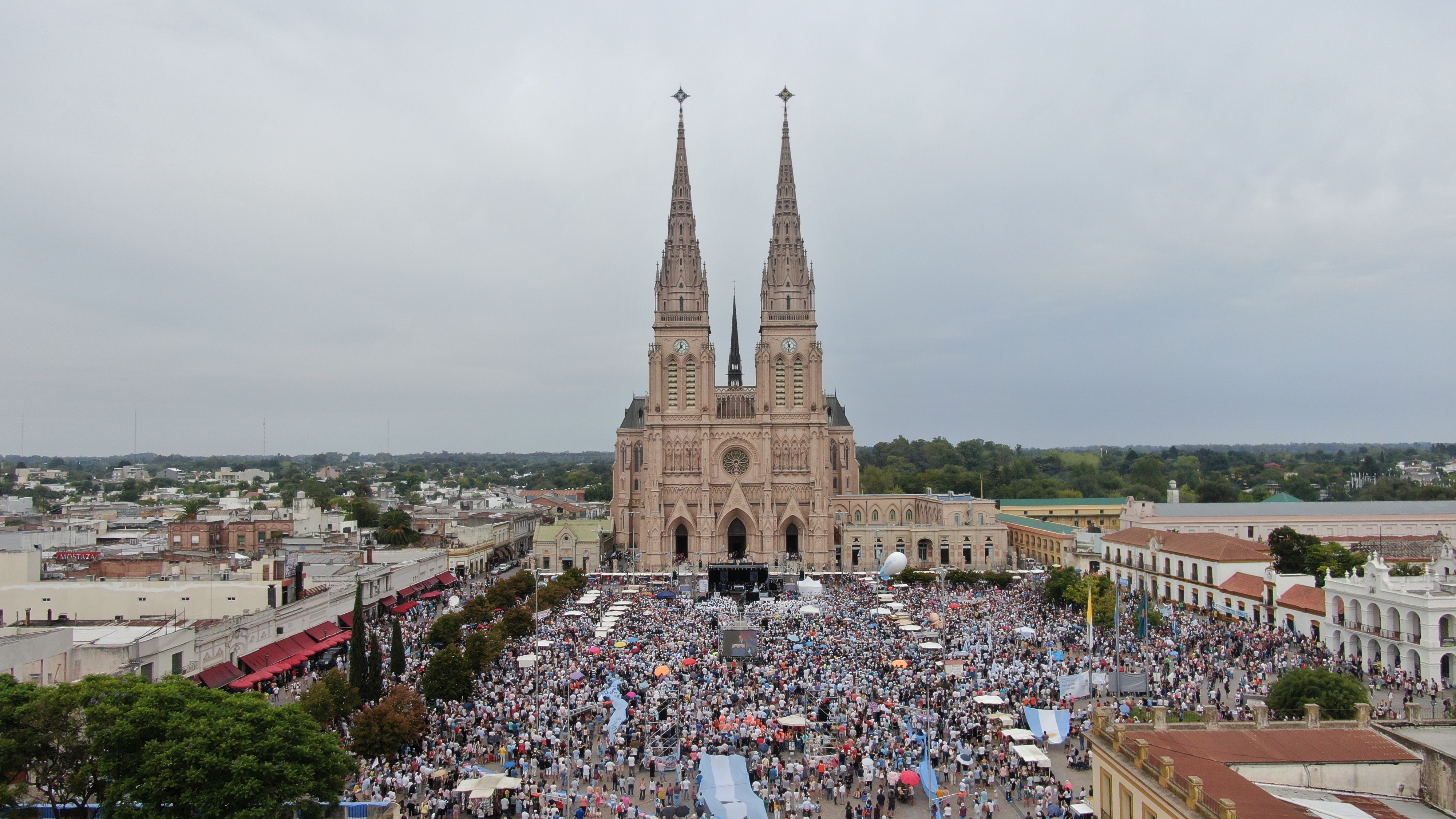 La Basílica de Luján fue el escenario elegido para una Misa por las mujeres y por la vida