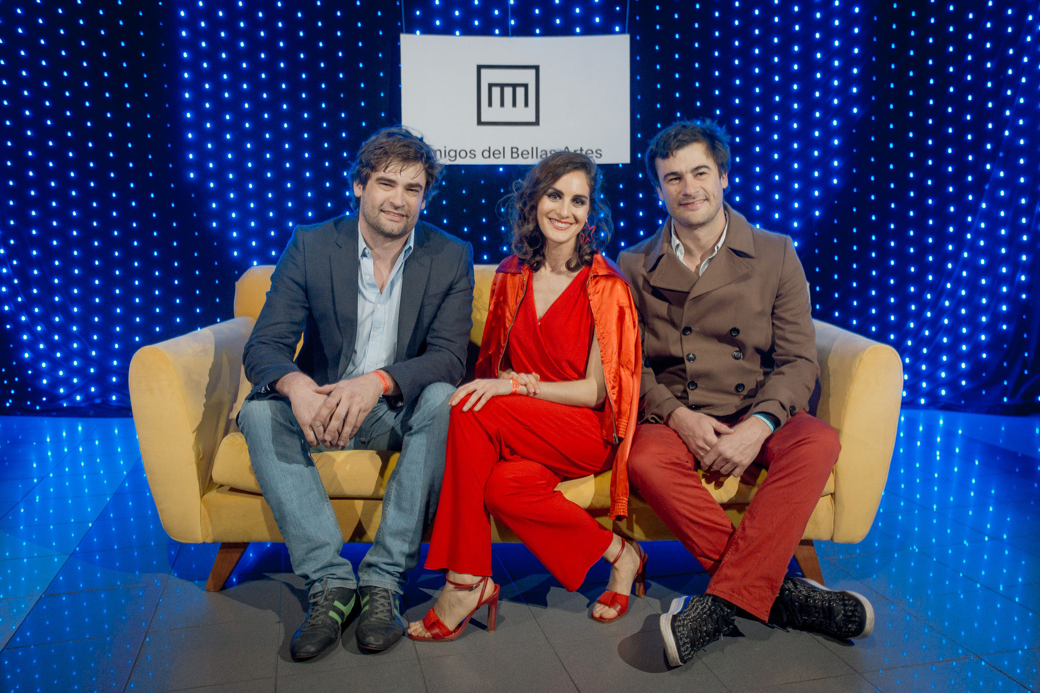 Tomás y Martín Patrón Costa junto a Sofía Pinto