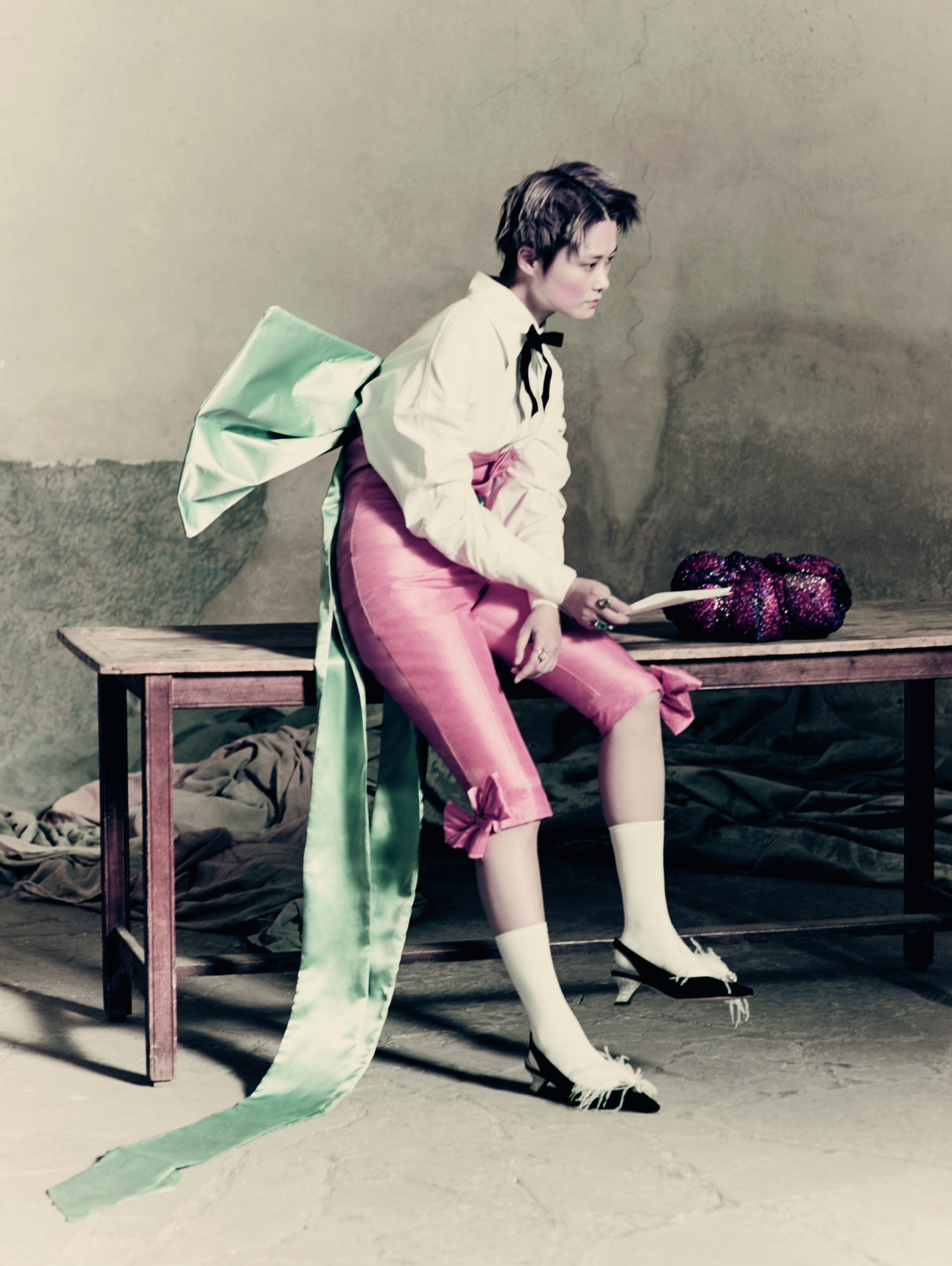 El escenario de las fotos se desarrolló en dos fases. En el primero, los protagonistas se muestran llegando al set, sin maquillaje ni vestuario. Se sientan y hablan con Roversi sobre el proyecto en curso, cada una compite por ser elegida, y le cuentan al director sus experiencias personales y cómo imaginan a Julieta