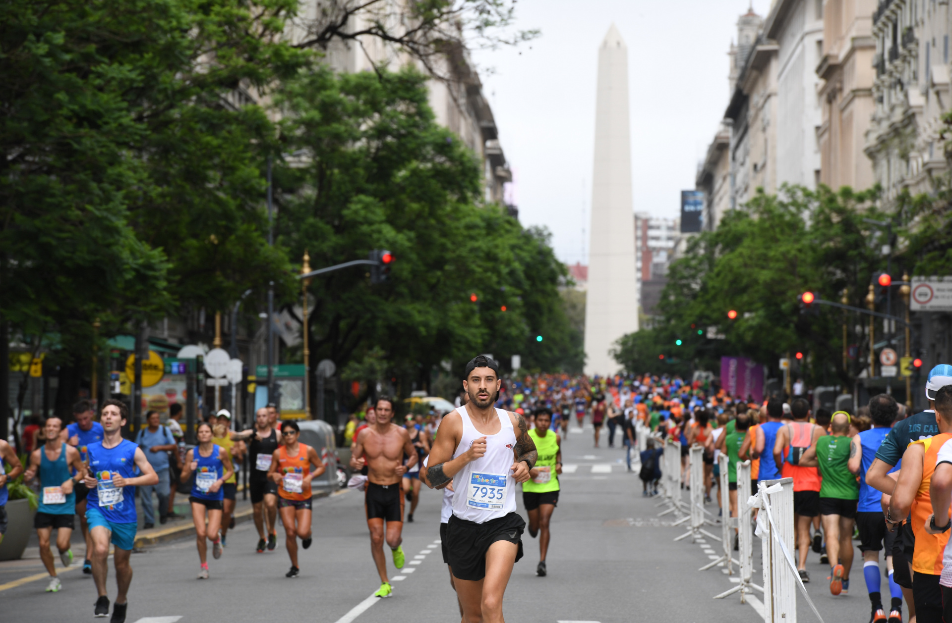 La imagen de los corredores con el emblemático Obelisco de fondo (Maximiliano Luna)