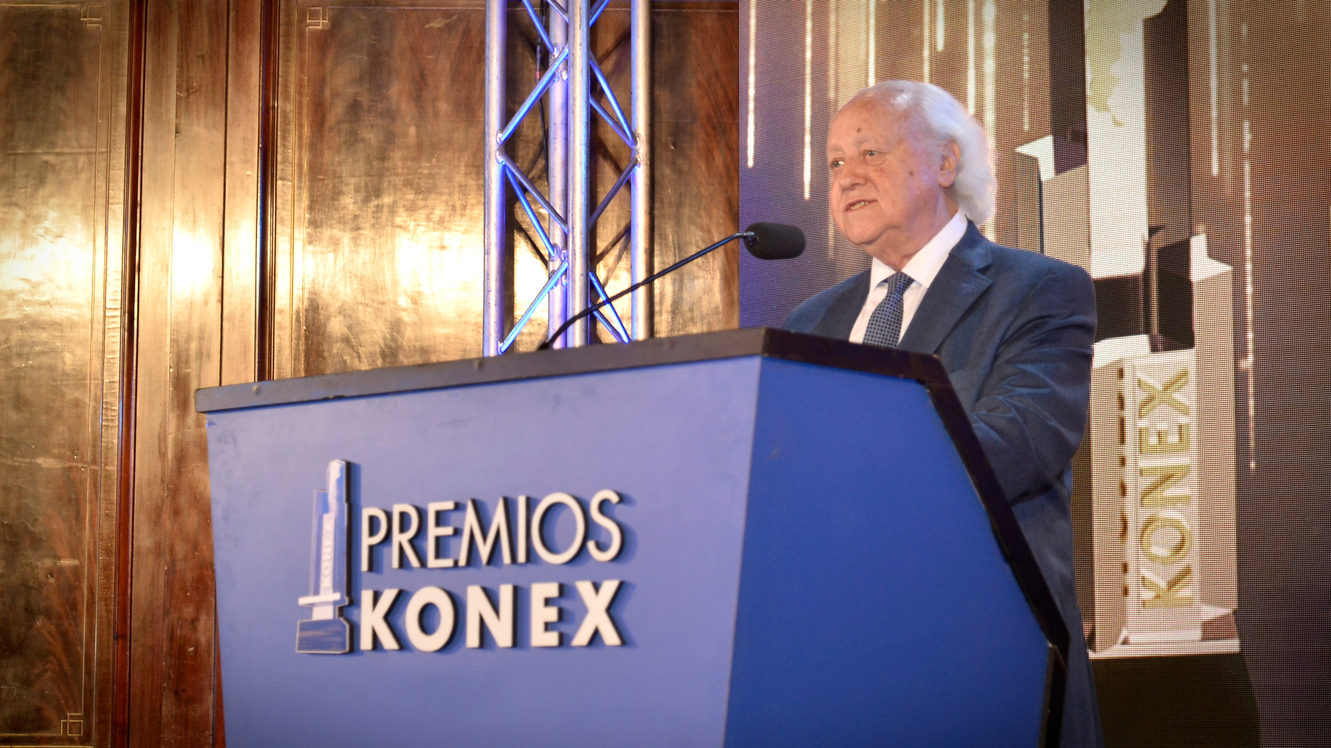 El jurado estuvo conformado por veinte reconocidas figuras y presidido por el Maestro Mario Perusso.