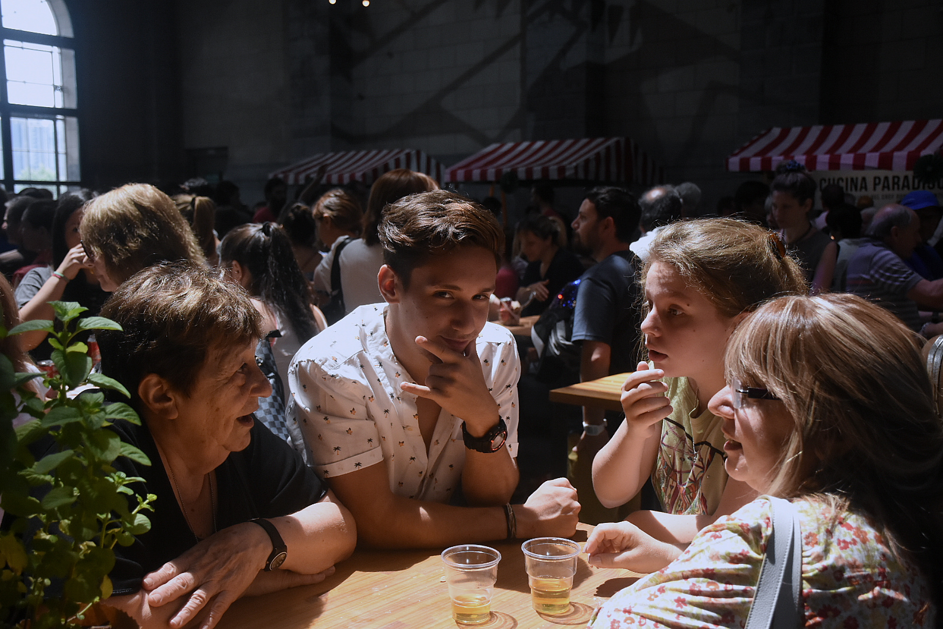 Además del mercado y degustación, también se ofrecieron clases de cocina, charlas magistrales para grandes y chicos, música en vivo y hasta un campeonato de quién hace el mejor pesto al mortero