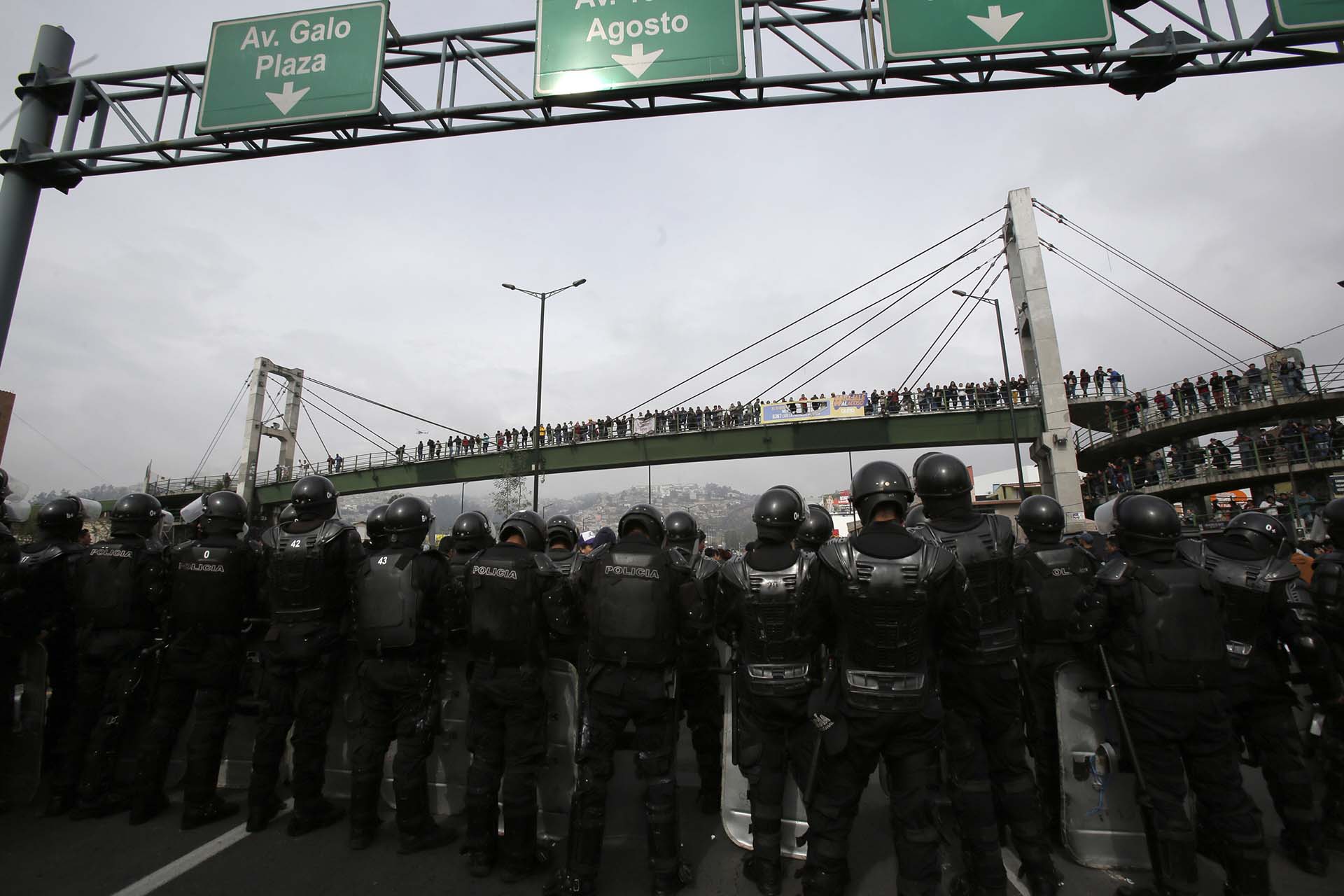 Los manifestantes cortaron autopistas en rechazo al aumento de los precios del combustible (AP Photo/Dolores Ochoa)