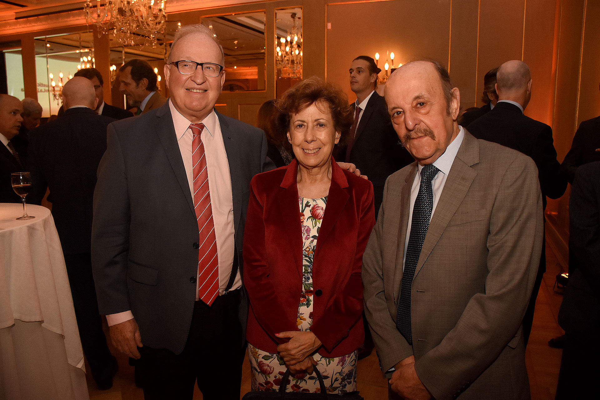 El director de la carrera de posgrado en Derecho Constitucional (UBA), Daniel Sabsay, la periodista Clara Mariño y Julio Barbaro