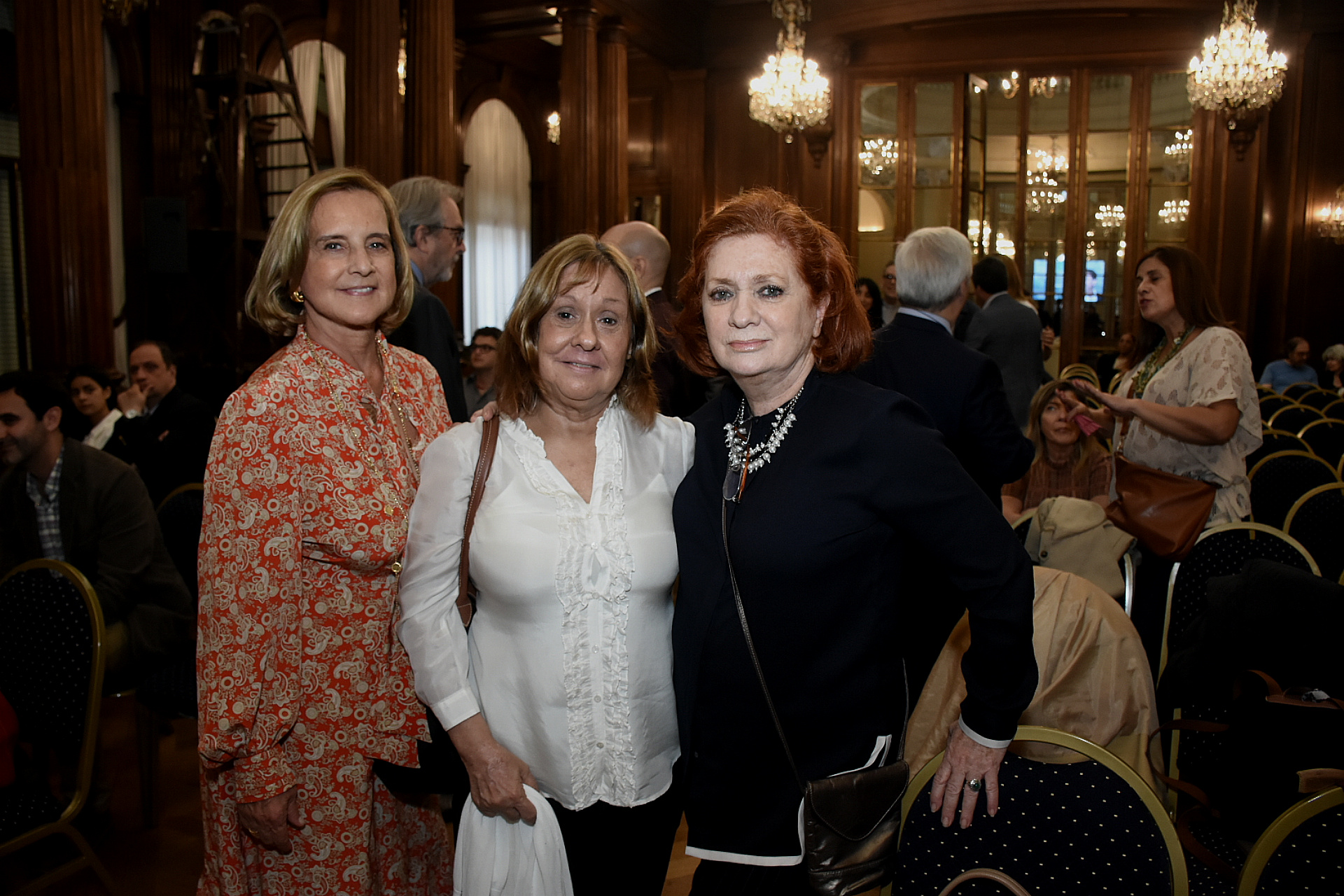 Teresa y Aguirre Lanari junto a la presidente de ALPI, Teresa Teresa González Fernández