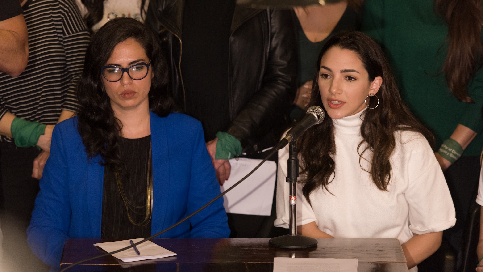 Thelma Fardín junto a su abogada querellante Sabrina Cartabia en la conferencia de prensa tras la acusación formal de la justicia Nicaragüense contra Darthes (Adrián Escandar)