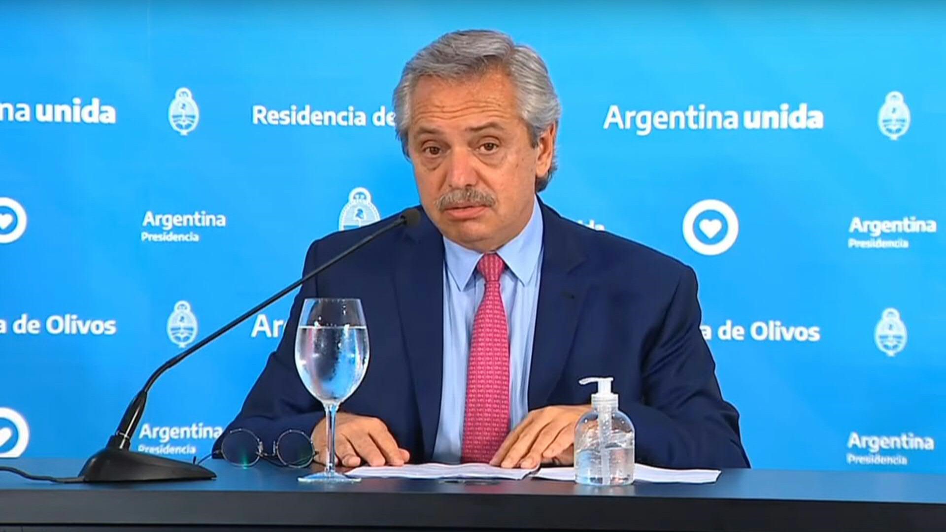El presidente decidió que la cuarentena para enfrentar la pandemia seguirá hasta el próximo domingo y que luego habrá una apertura gradual de las actividades económicas. Este fin de semana, dijo que la negociación de la deuda en este contexto quedó en un "segundo o tercer plano"