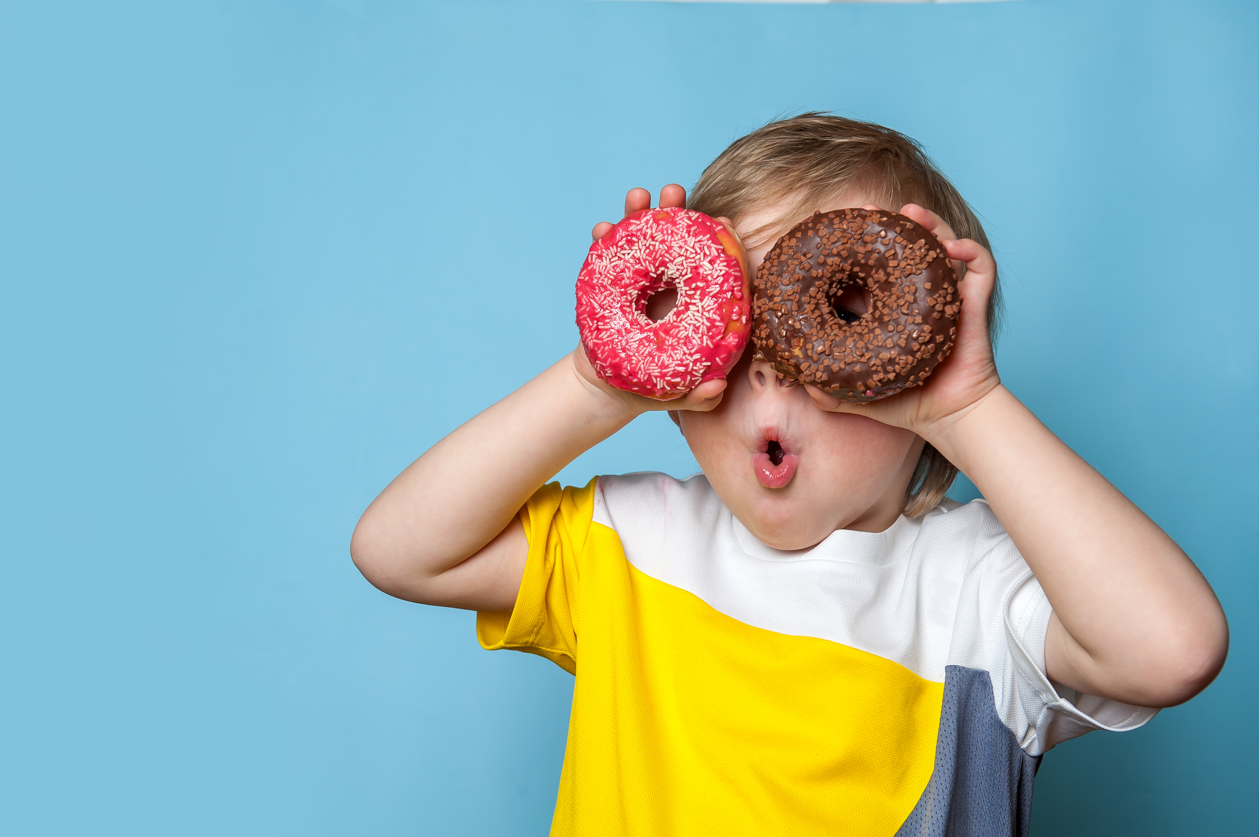 En relación a la alimentación en los entornos escolares, los datos arrojan que la provisión de frutas y lácteos es muy baja (Shutterstock)