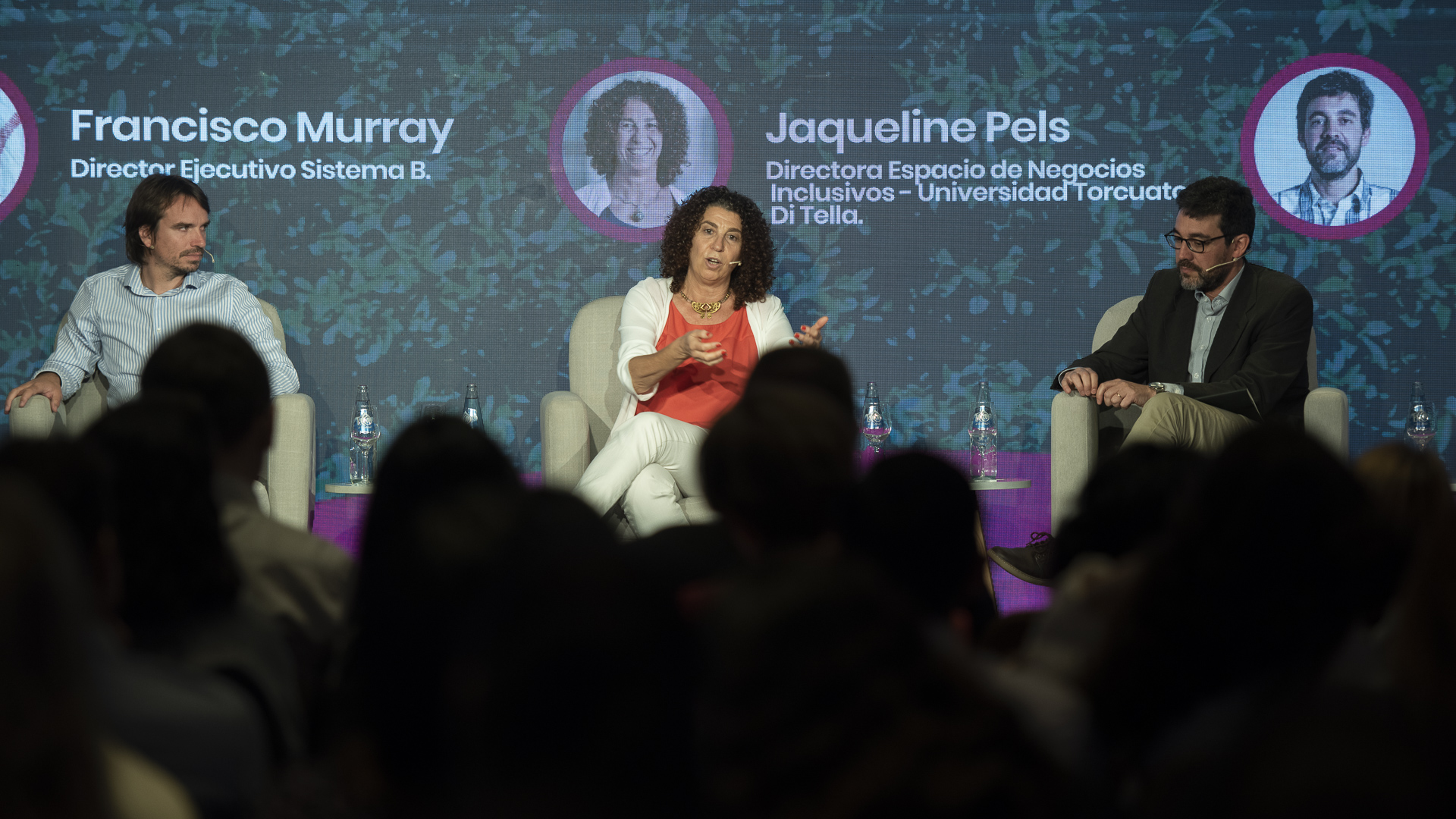 El primer panel se llamó "Inspirando nuevos paradigmas: de la RSE a la Sustentabilidad" y fue integrado por Francisco Murray, director ejecutivo de Sistema B; Jaqueline Pels, directora de Espacio de Negocios Inclusivos de la Universidad Torcuato Di Tella, y Alberto Willi, profesor y director académico executive MBA en IAE (Adrián Escandar)