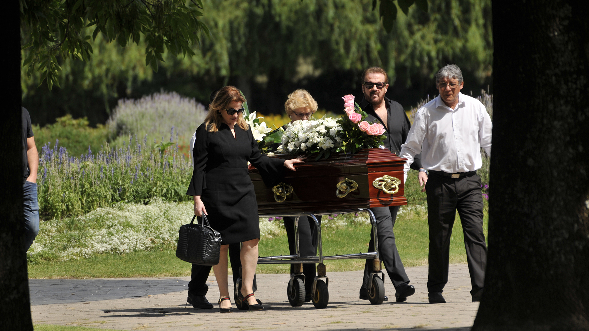 El último adiós a la madre de Lucía y Joaquín Galán (Fotos: Darío Batallán / Teleshow)