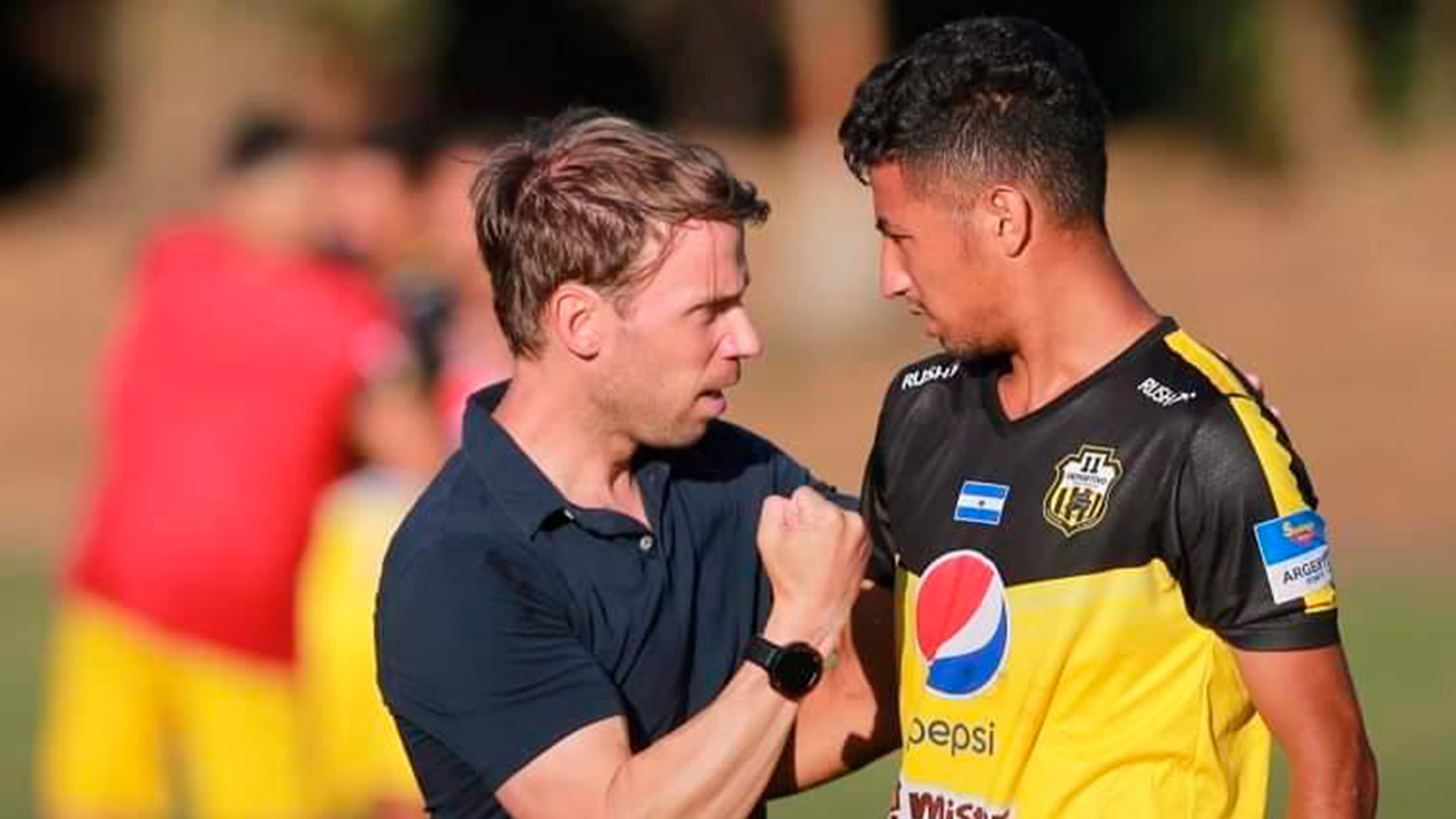 Juan Cortéz Dieguez, el entrenador español de 36 años, es amigo de José Luis Chilavert