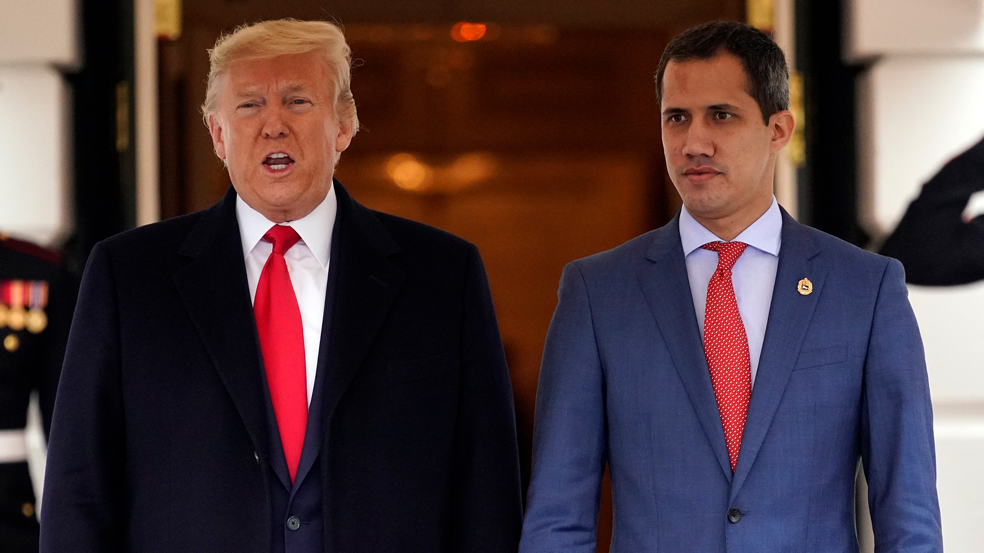 Donald Trump junto a Juan Guaidó (AP Photo/ Evan Vucci)